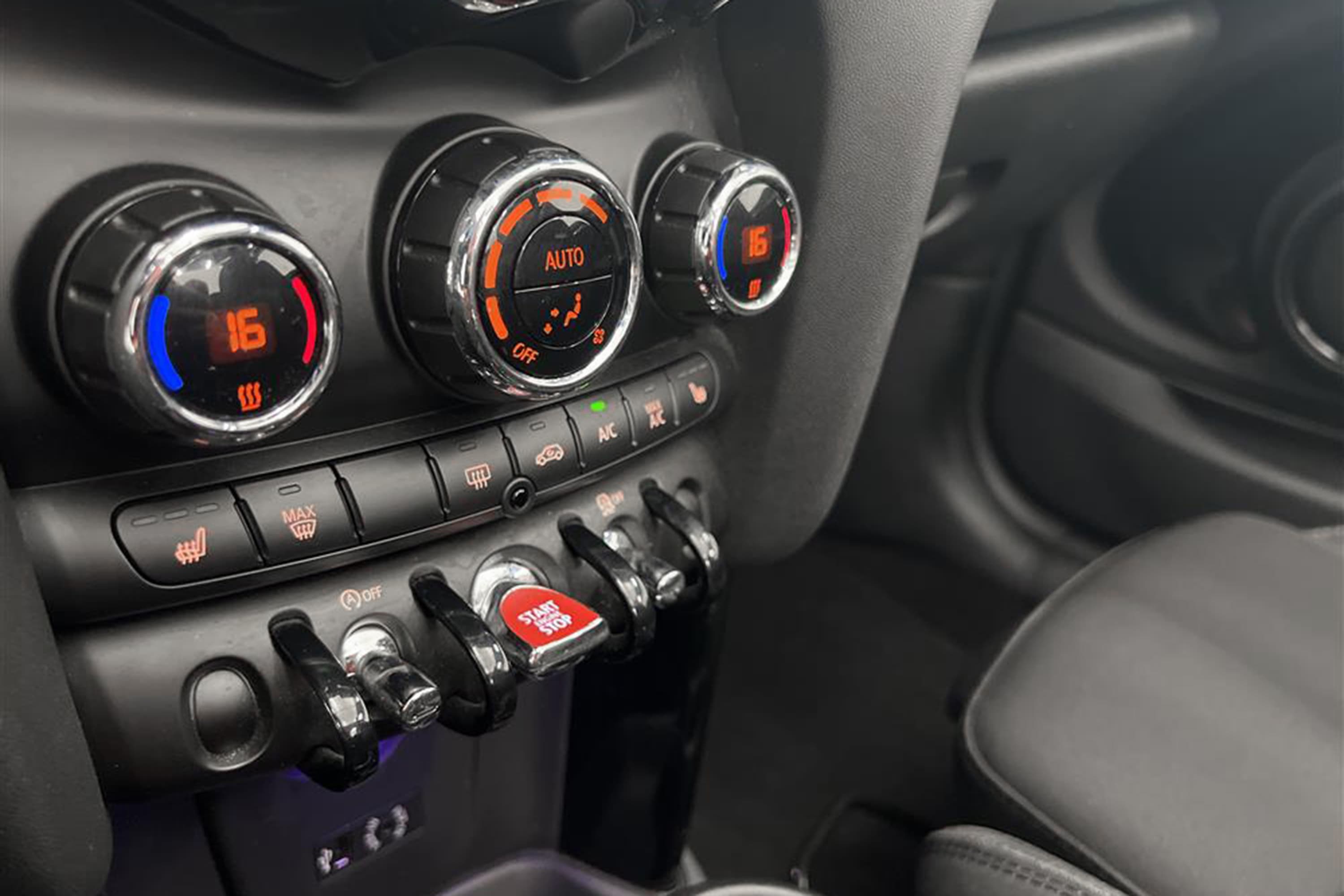 MINI Cooper S Cab 192hk Automat Chili P-sensor 0,6l/milinteriör