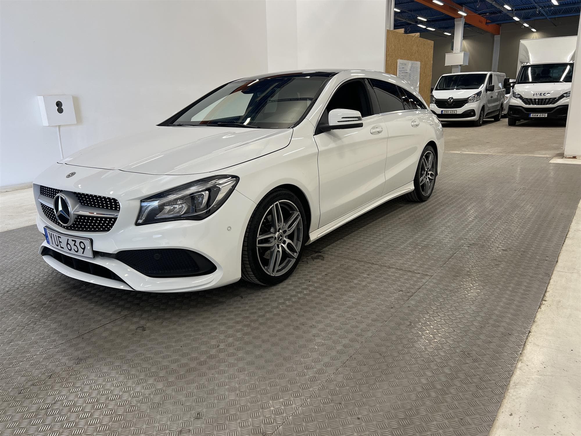 Mercedes-Benz CLA 180 122hk SB AMG Sport Panorama B-Kamera 