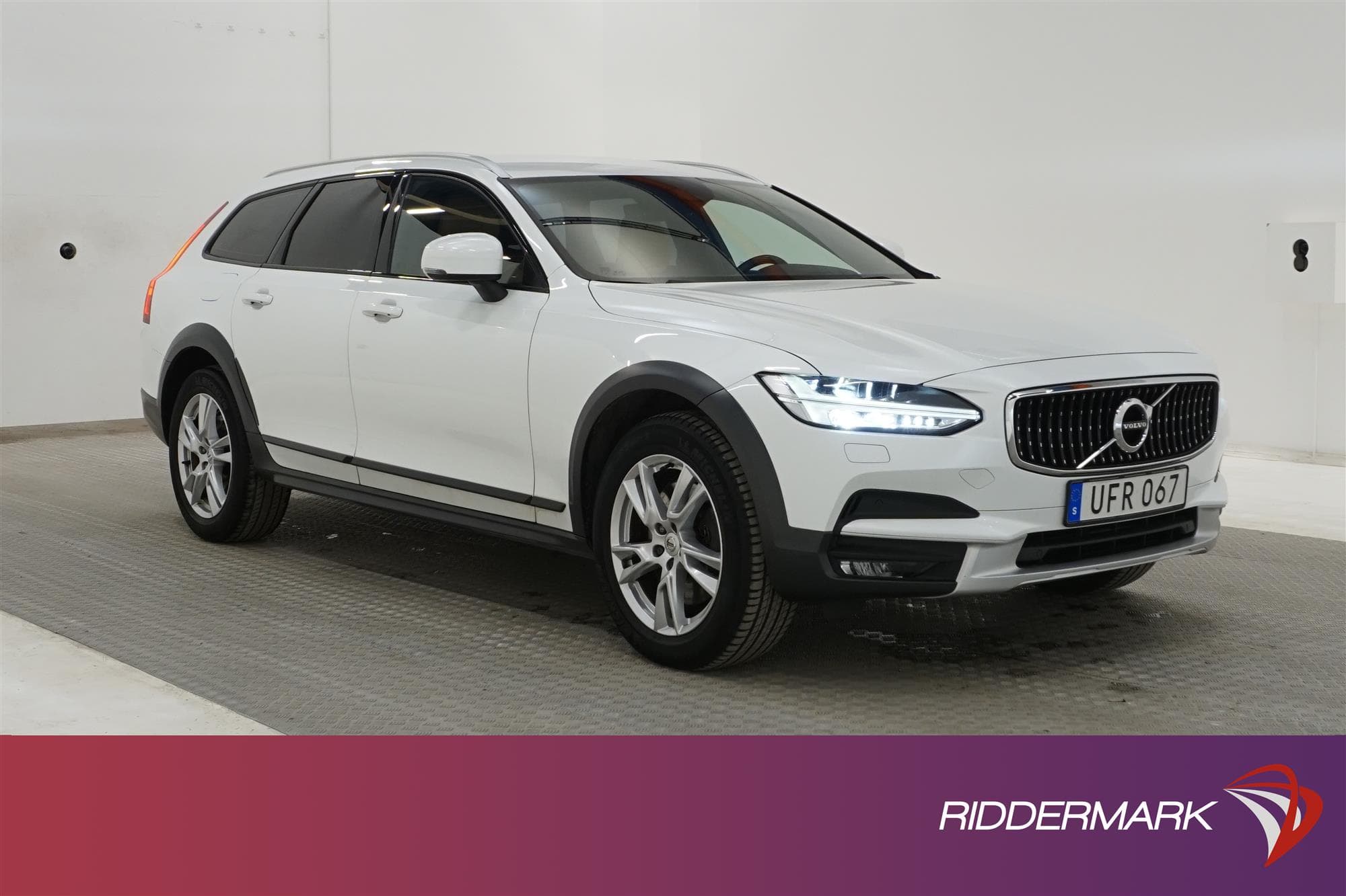 Volvo V90 Cross Country D4 AWD