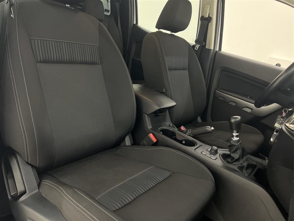 Ford Ranger 2.0 TDCi 4WD 170hk Värmare Dragkrok Moms interiör
