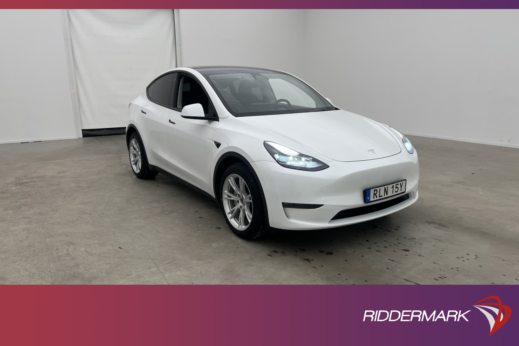 Tesla Model Y Long Range AWD Autopilot Svensksåld MOMS