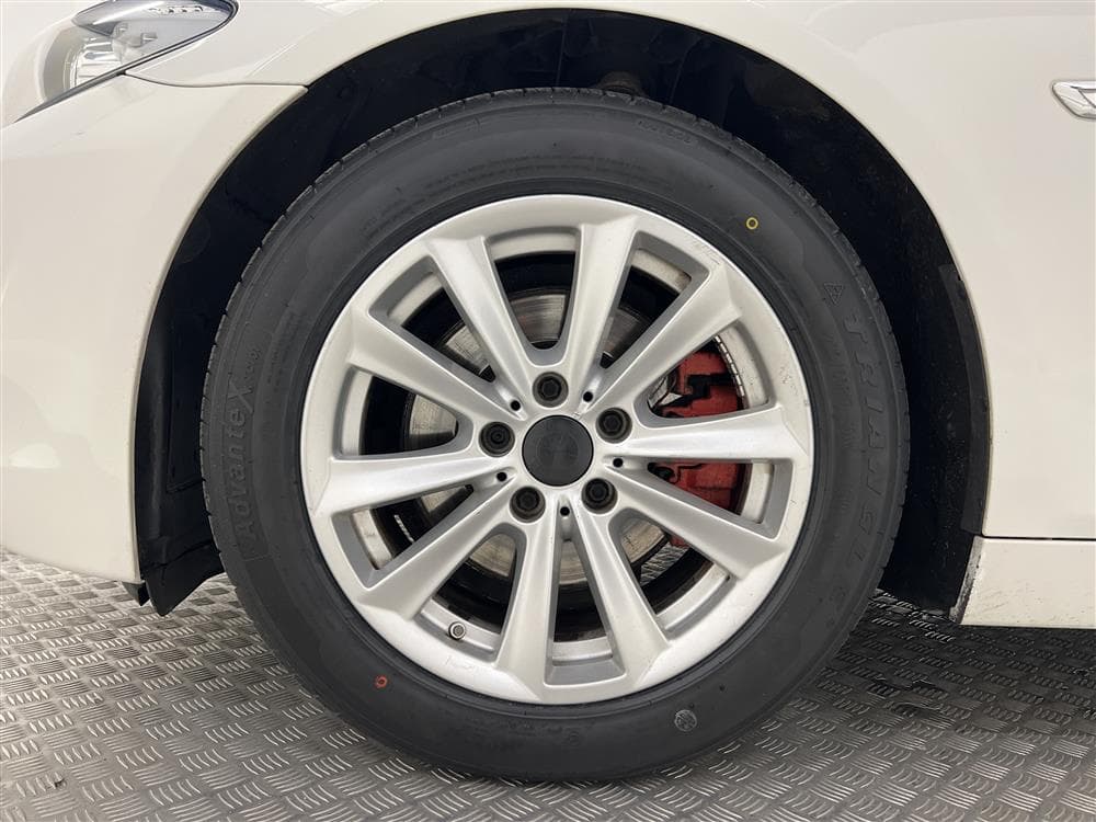 BMW 520d EfficientDynamics, 184hk B-Kam H-skinn HiFi Draginteriör