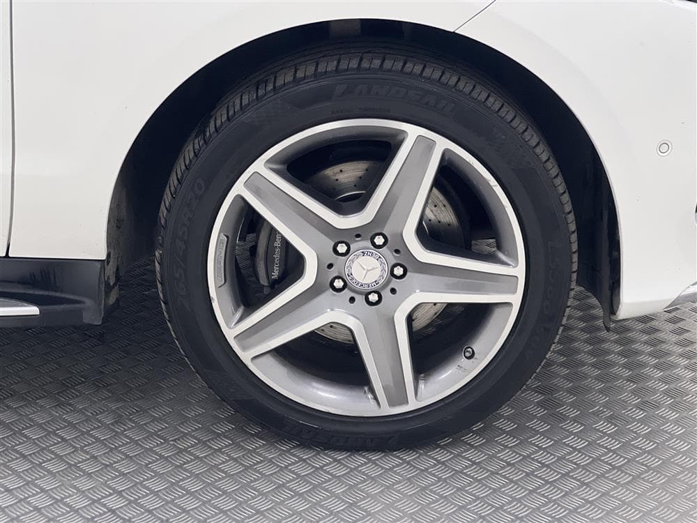 Mercedes-Benz GLE 350d 4M 258hk AMG Värmare 360° H/K Naviinteriör