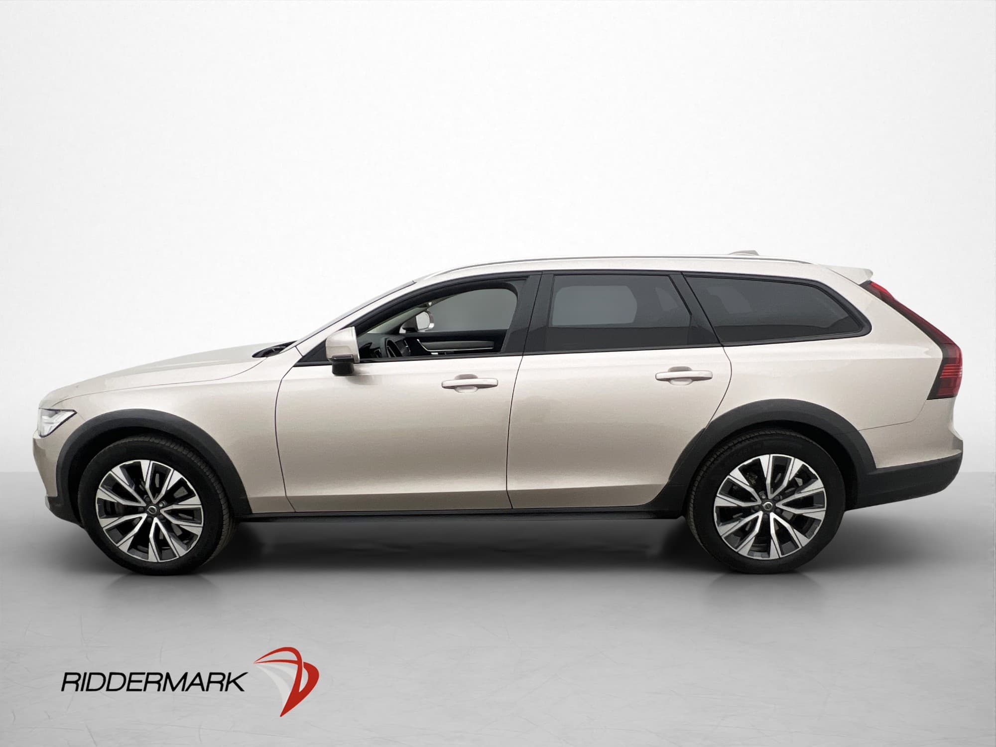 Volvo V90 Cross Country B4 197hk PLUS Värm Skinn Drag MOMS