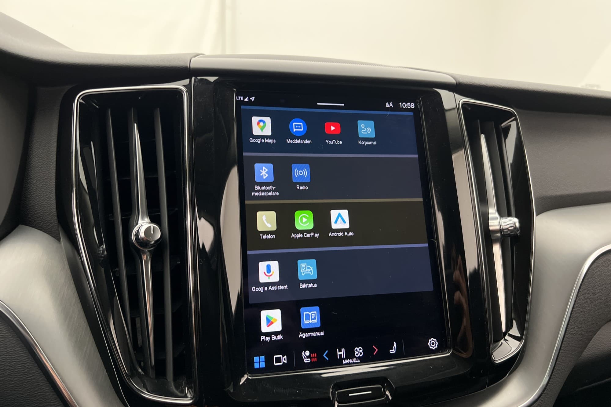 Volvo XC60 B4 197hk AWD Momentum Skinn Värmare Kamera Navi