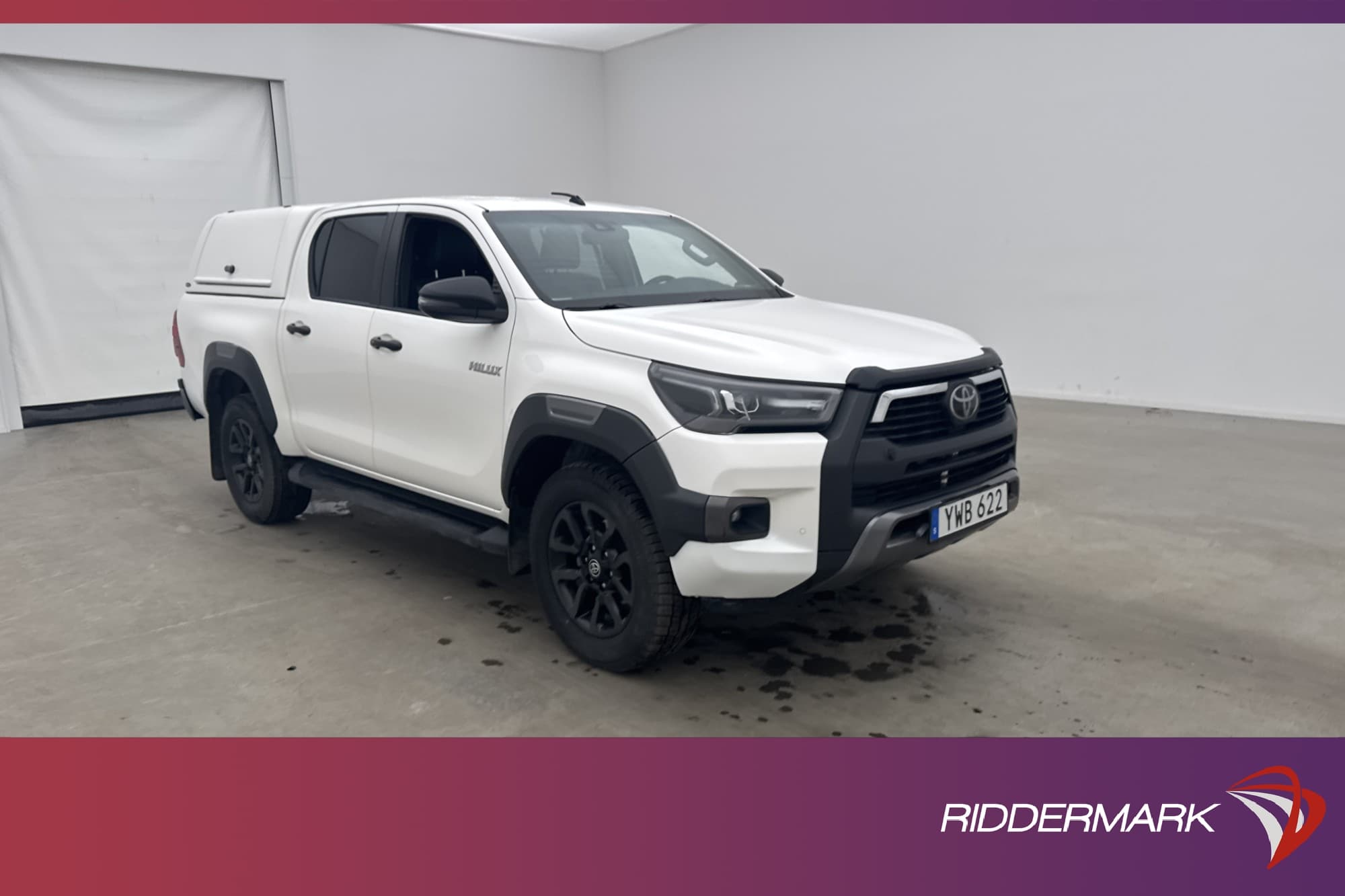 Toyota Hilux Invincible 2.8 4WD M-Värm Skinn JBL Diff Moms