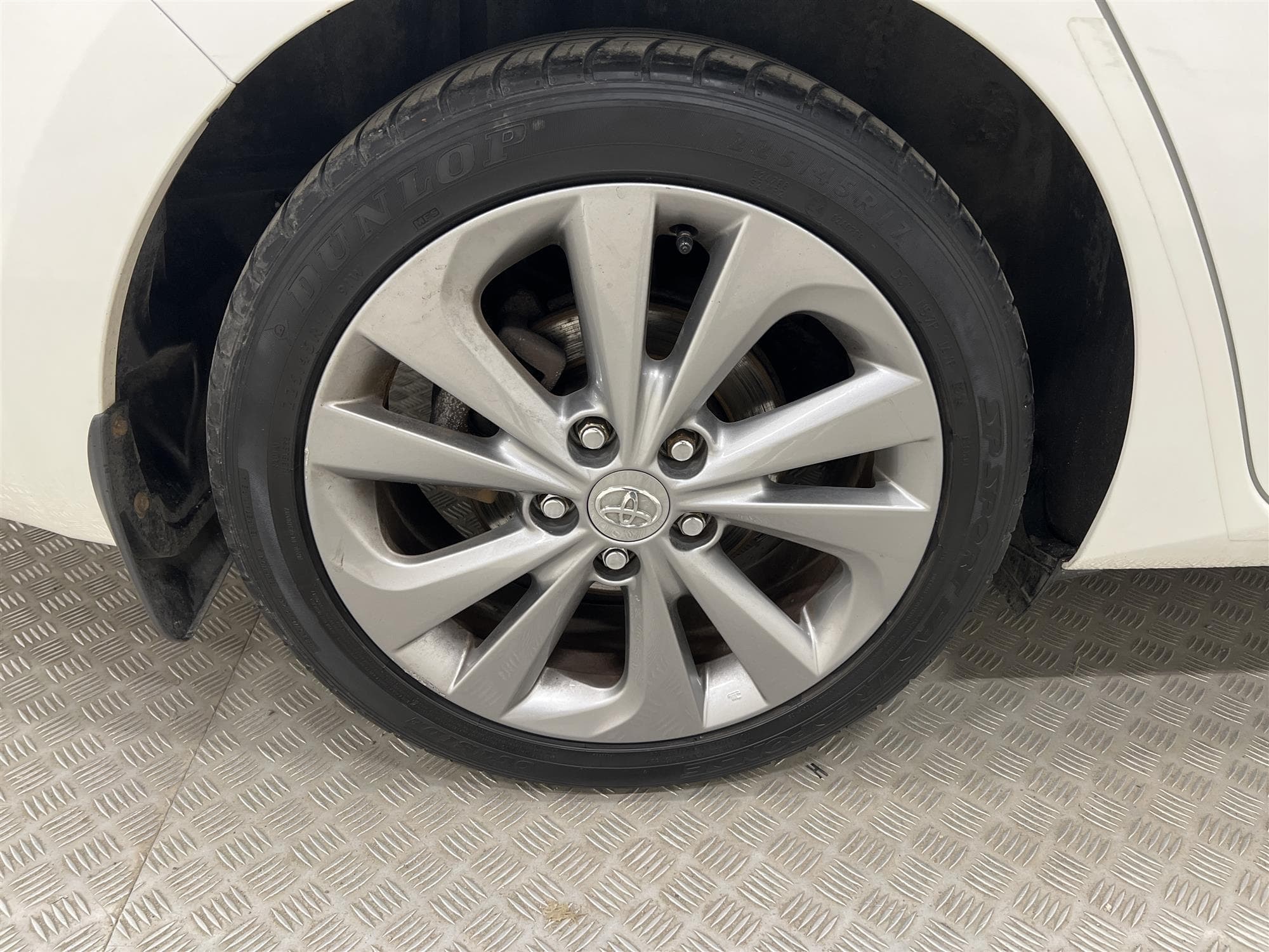 Toyota Auris Hybrid e-CVT 136hk Navi Pano B-Kam 0,40L/mil