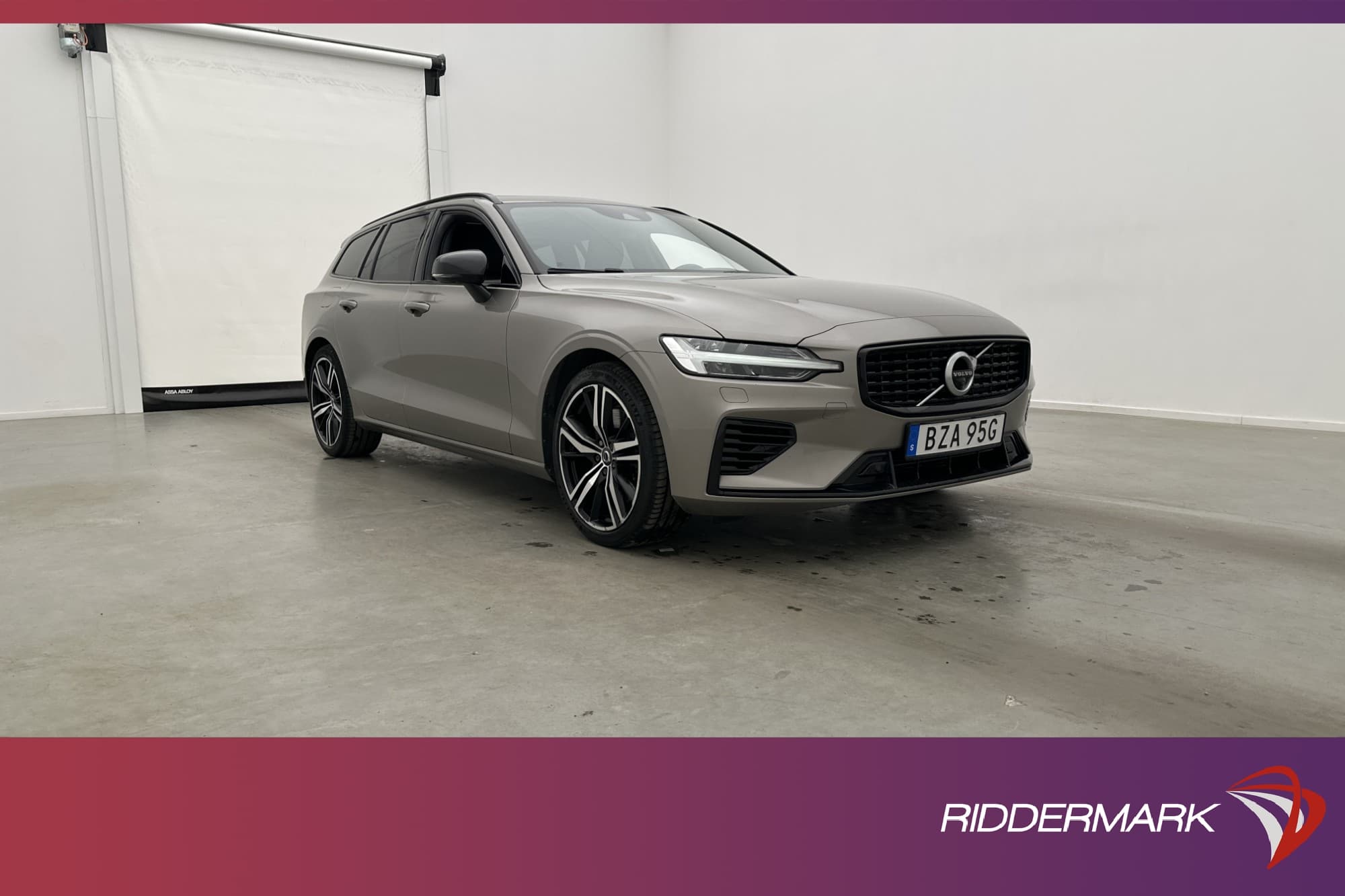 Volvo V60 Recharge T6 AWD R-Design Värmare Pano HUD 360° H/K