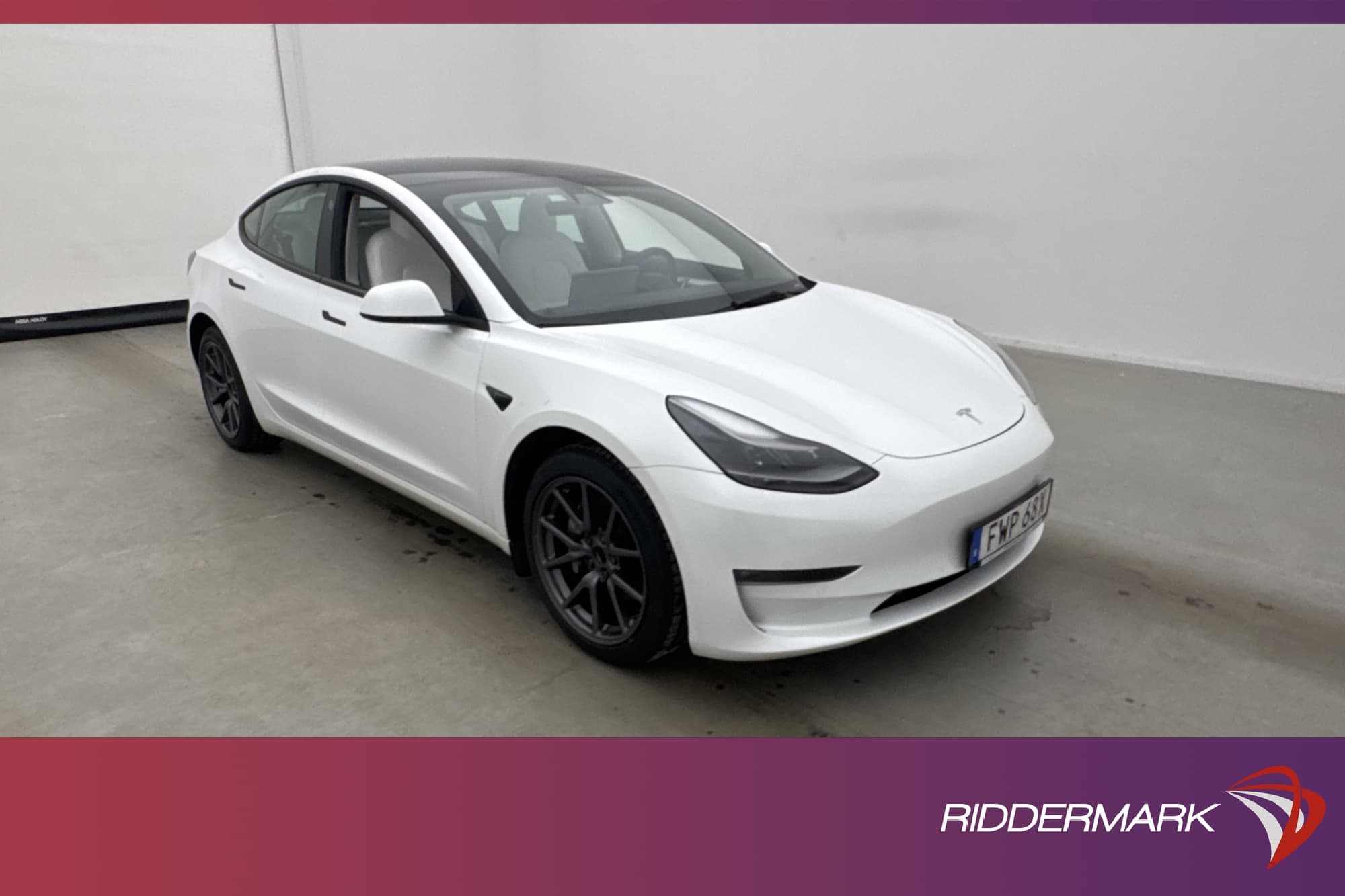 Tesla Model 3 Long Range AWD Ljus Interiör Svensksåld MOMS