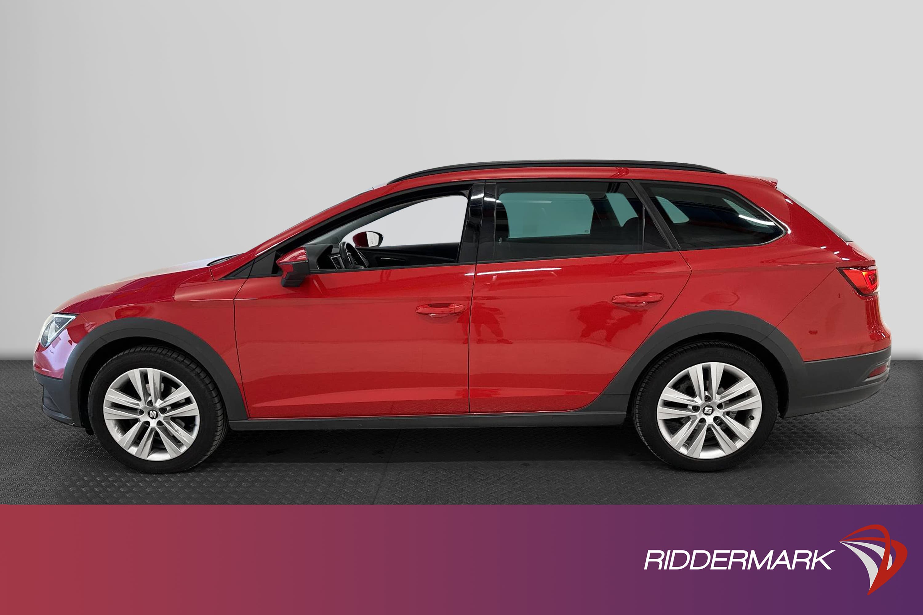 SEAT Leon X-Perience 1.4 TSI 125hk B-kamera Halvskinn Drag