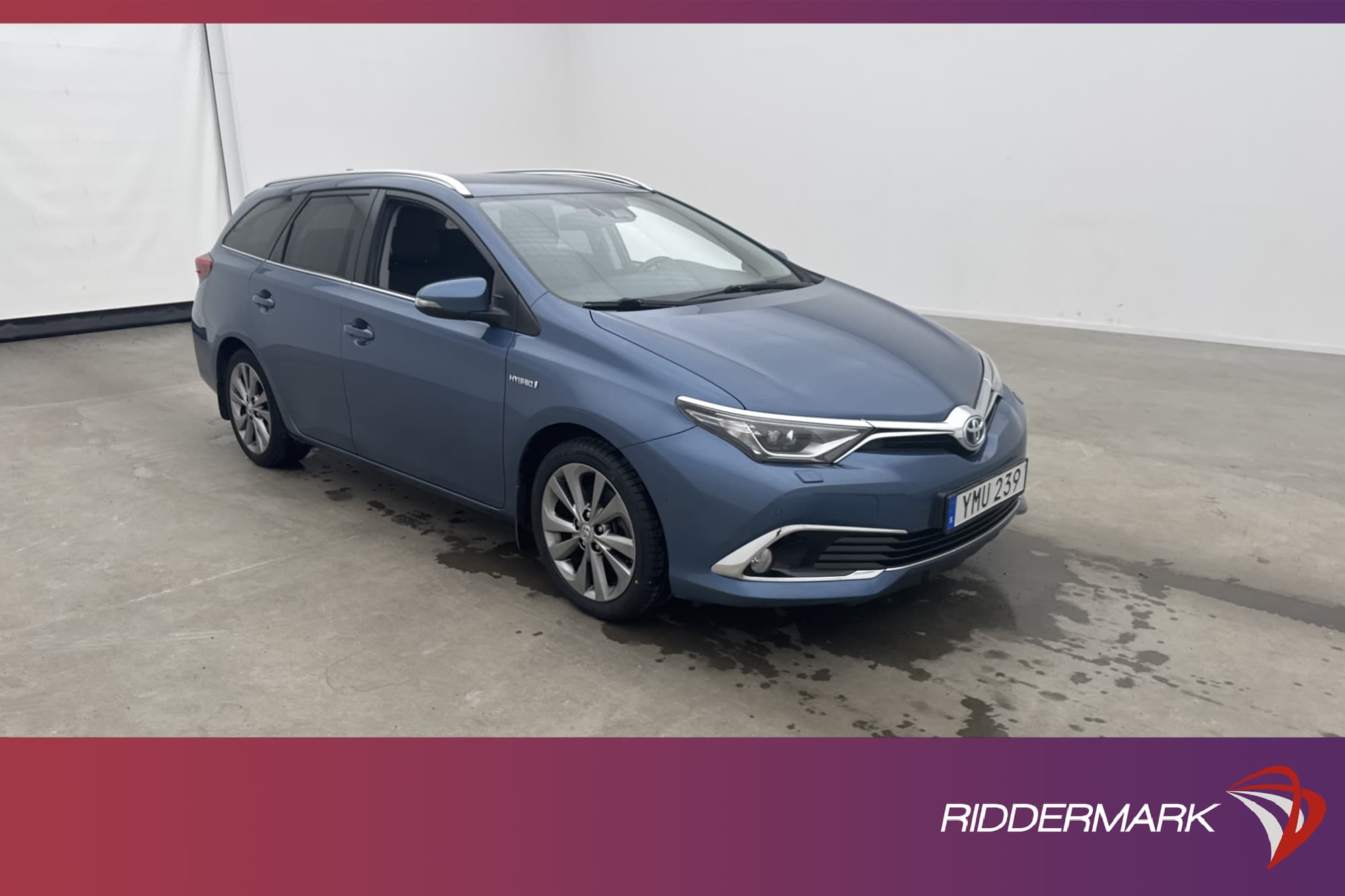 Toyota Auris Touring Hybrid 136hk