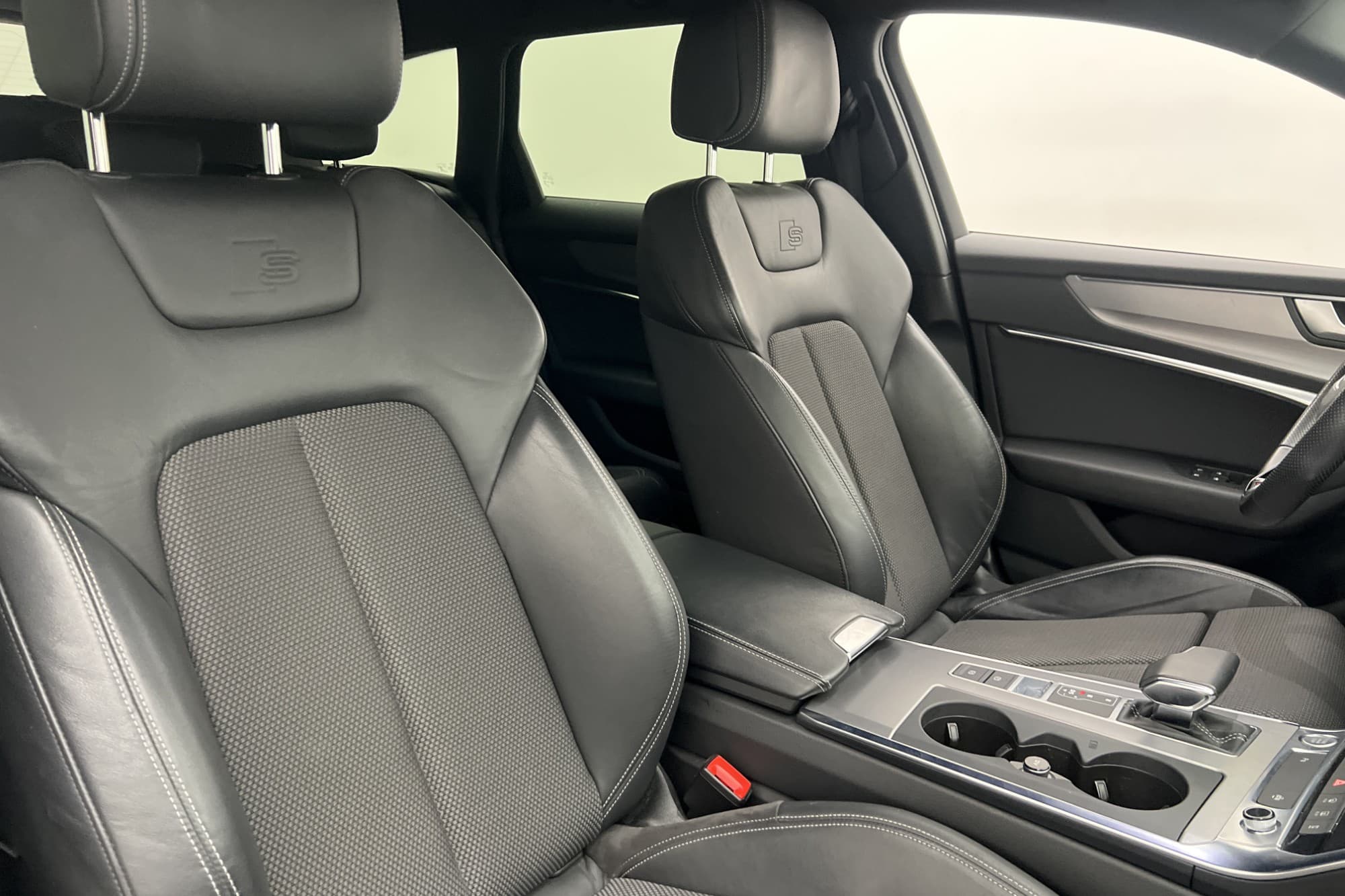 Audi A6 Avant 40 TDI Q S-Line D-Värmare Navi Matrix Dragkrok