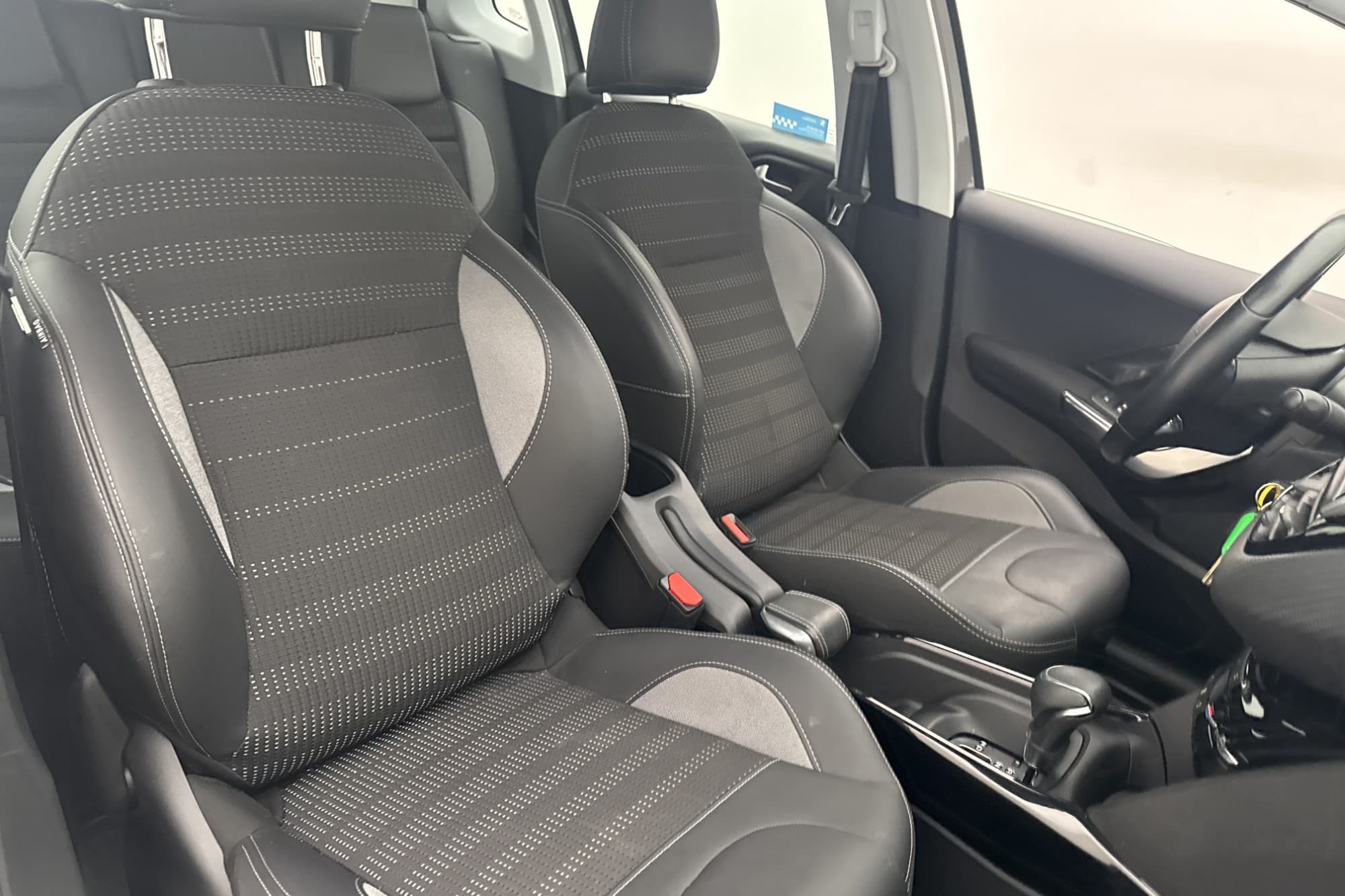 Peugeot 2008 e-THP 110hk Allure Sensorer Halvskinn 0,48l/mil