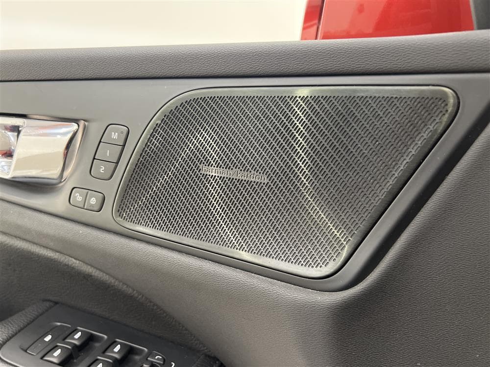 Volvo V60 T5 250hk Inscription Voc HUD B-Värm B-Kam Drag 