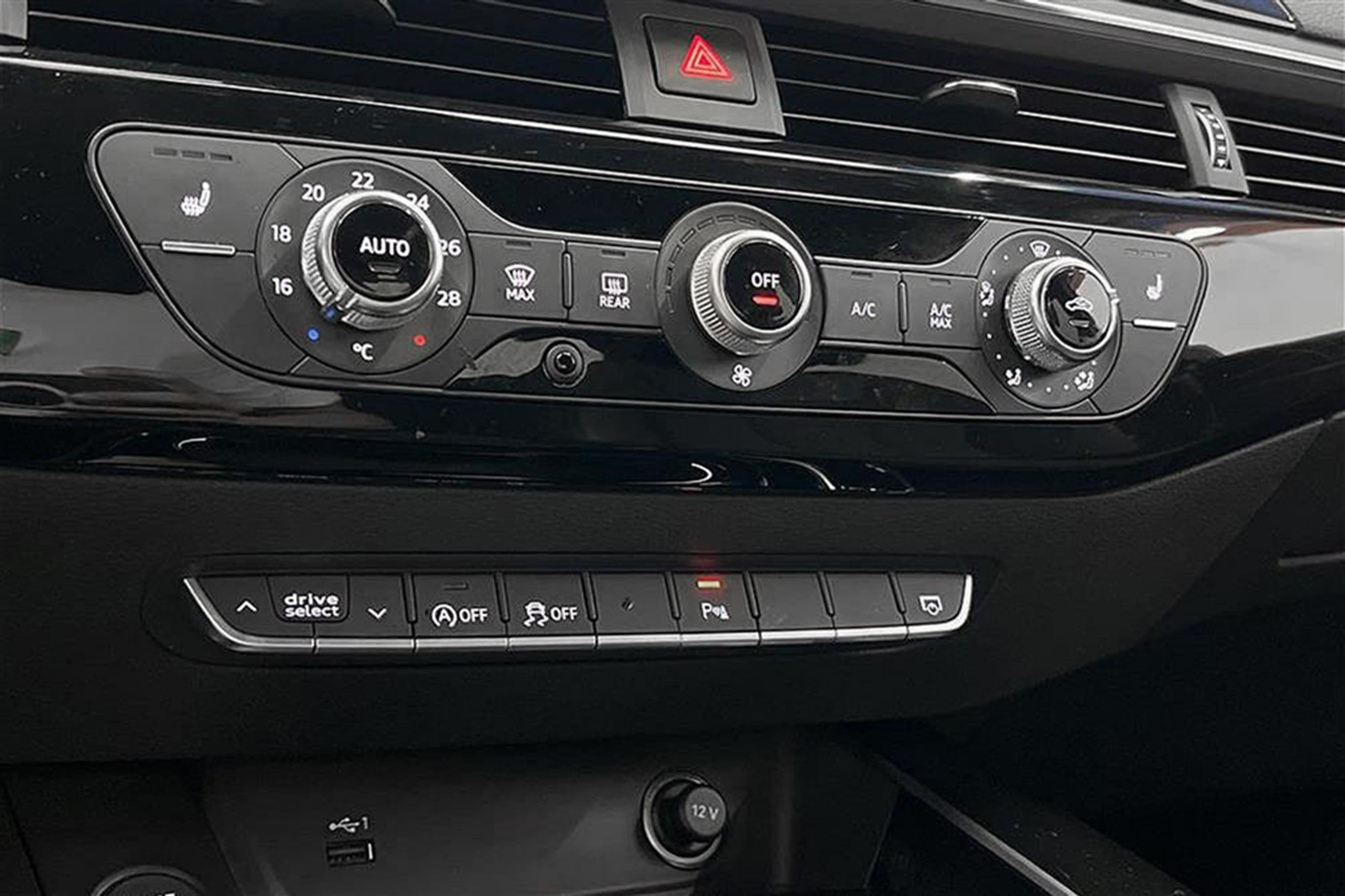 Audi A4 40 TDI 204hk Quattro S-Line D-Värm Cockpit Matrixinteriör