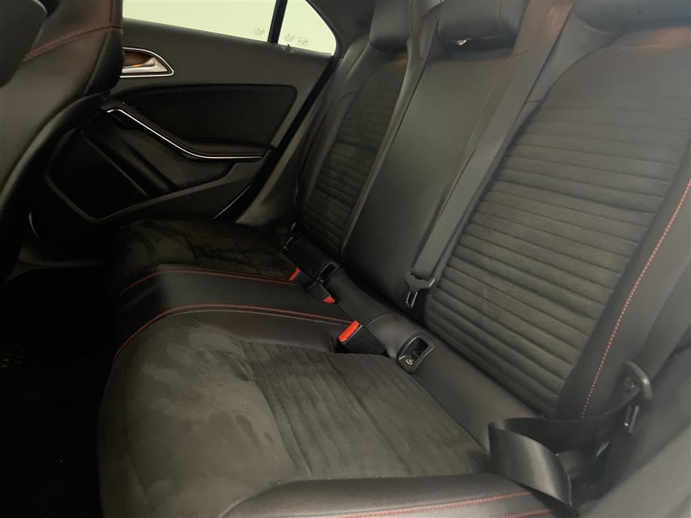 Mercedes-Benz CLA 200d AMG Navi Skinn/Alcantara 0,39l/milinteriör
