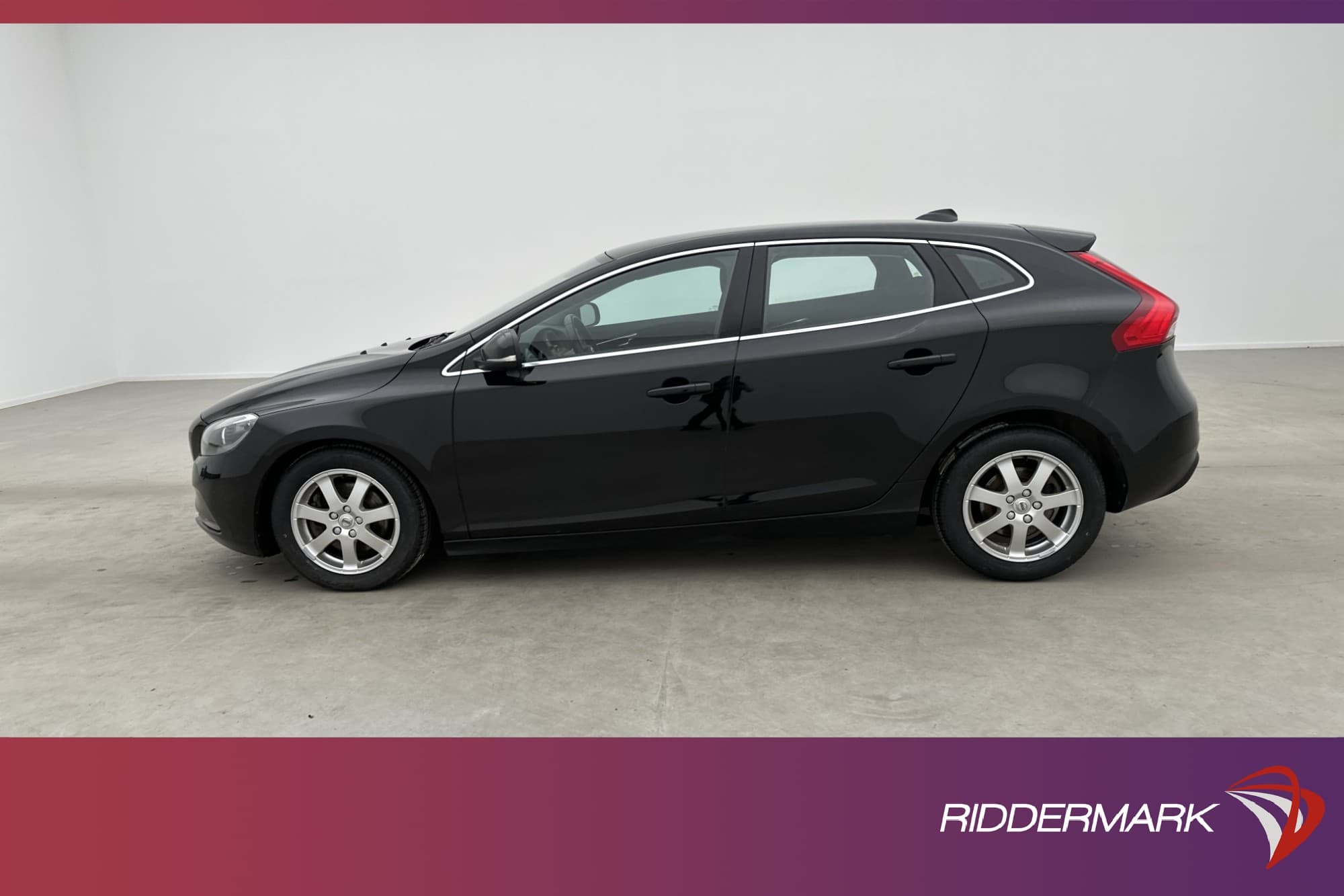 Volvo  V40 D2