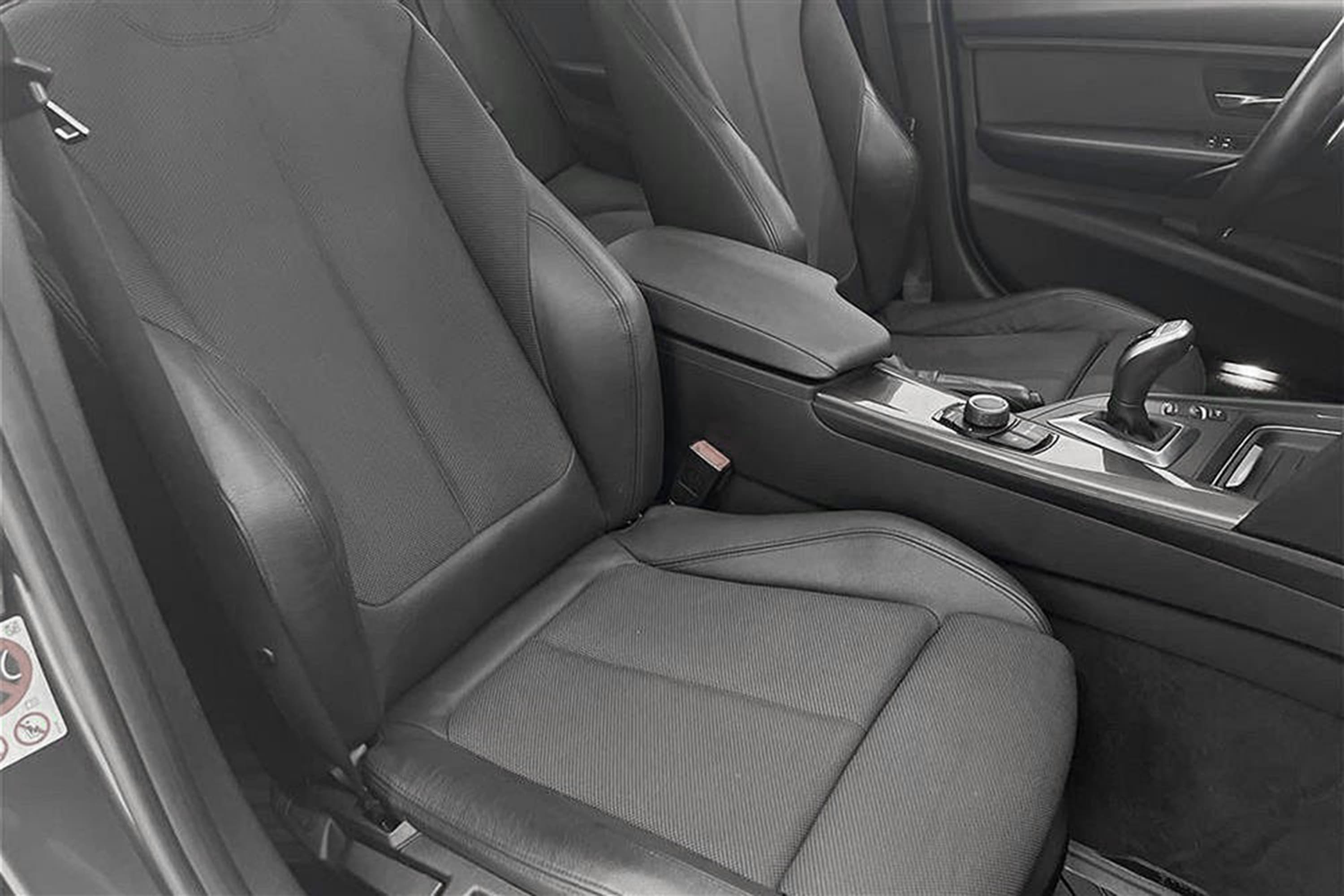 BMW 330 d xDrive Sport Line Panorama Harman/Kardon M-Rattinteriör