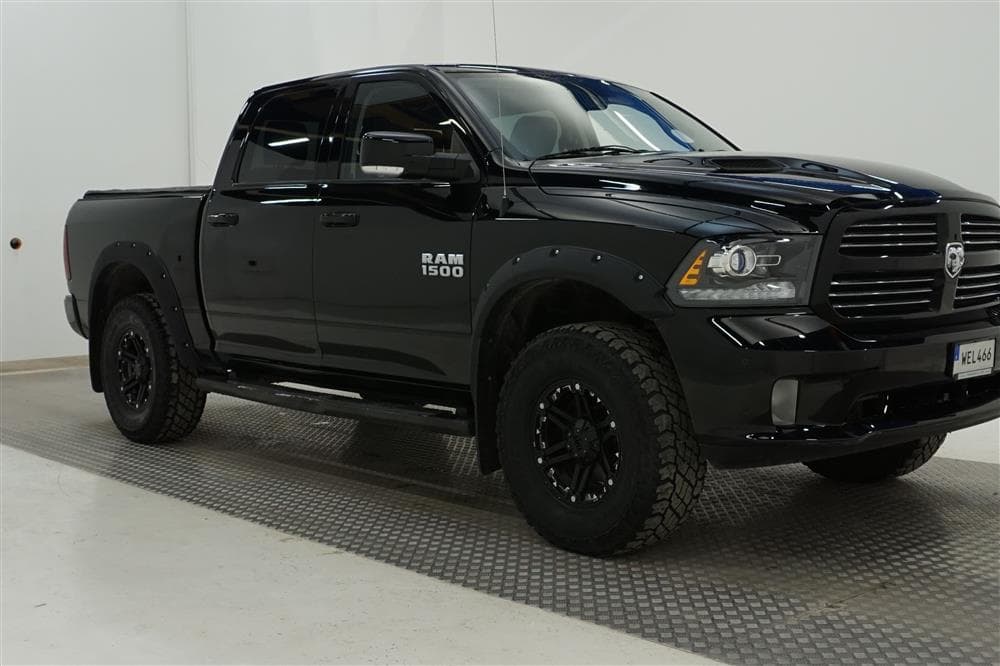 Dodge Ram Sport 5.7 Hemi 4WD 401hk Breddare Taklucka Moms exteriör