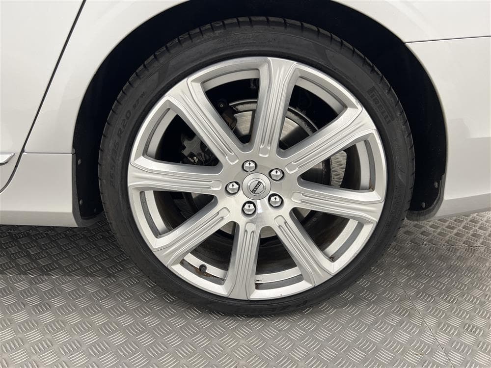 Volvo V90 D5 AWD Inscription VOC Pano B&W 360° HUD 0,49L/Mil