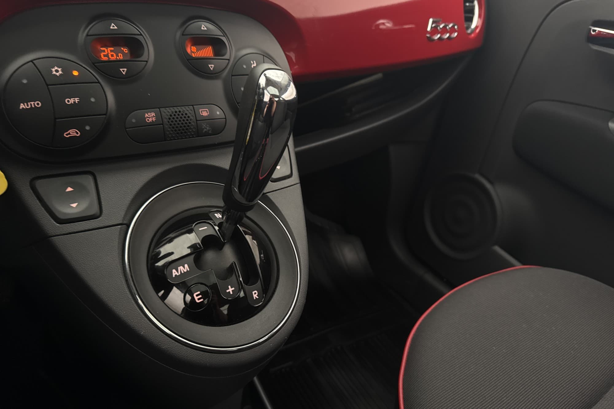 Fiat 500 1.2 8V 69hk Lounge M&K-Värmare Panorama Halvskinn