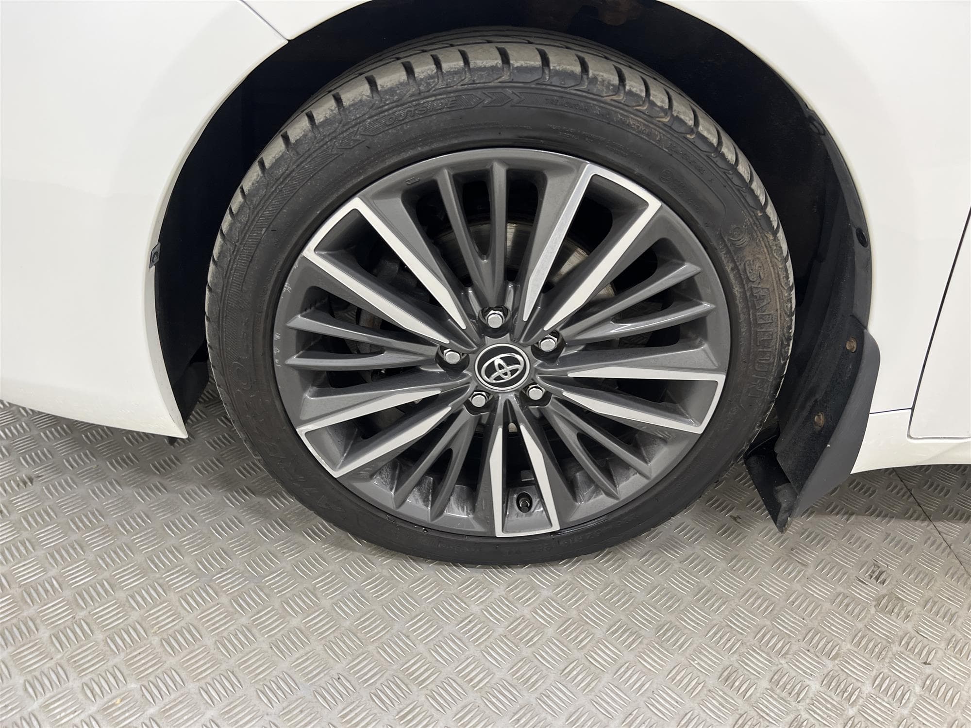 Toyota Avensis 2.0 152hk M&K-Värmare Navi Drag B-Kam Skinn 
