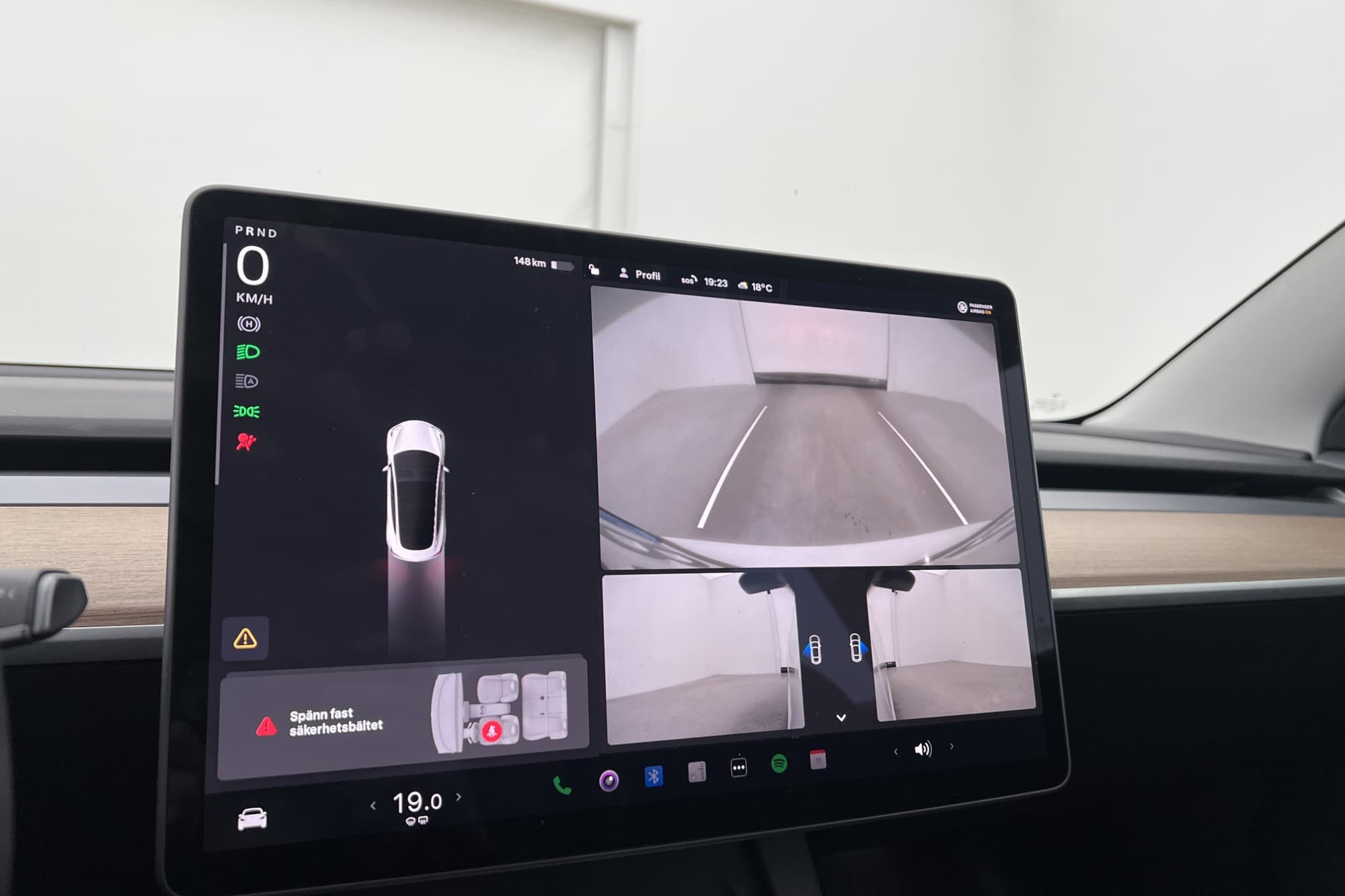 Tesla Model 3 Long Range AWD Svensksåld Autopilot