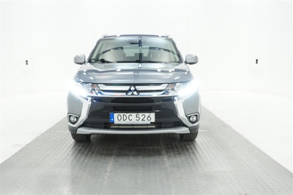 Mitsubishi Outlander 4WD Business Kamera 7-Sits HELG KAMPANJexteriör