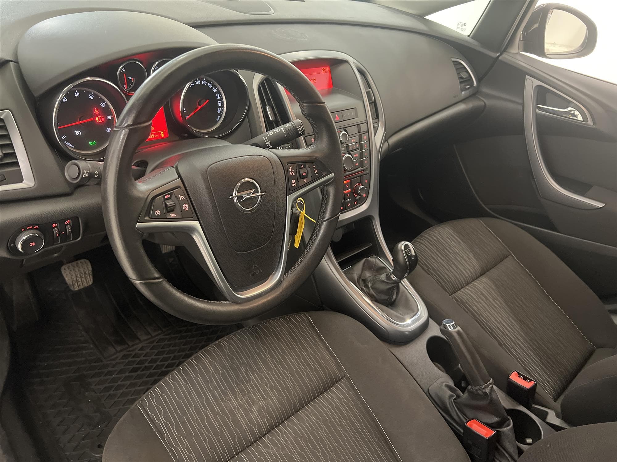 Opel Astra 1.6 115hk 2 Brukare Låg Skatt Nyservad