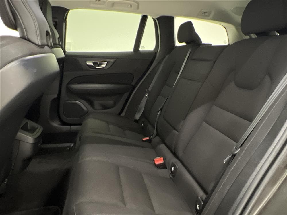 Volvo V60 B4 Cross Country AWD Momentum GPS H/K Kamera Drag