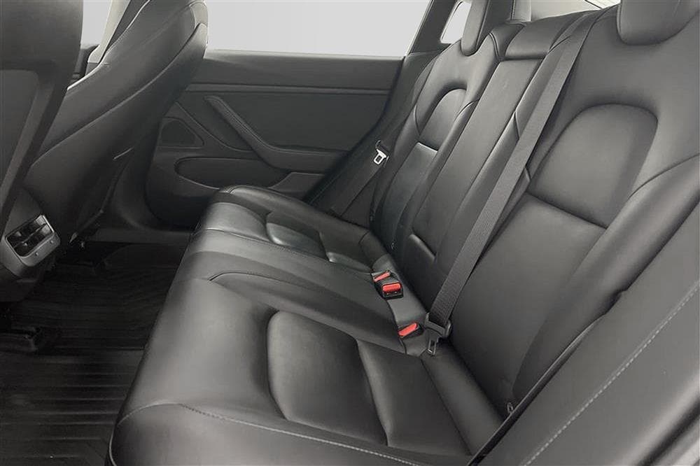Tesla Model 3 Long Range AWD 440hk Svensksåld 1 Brukareinteriör