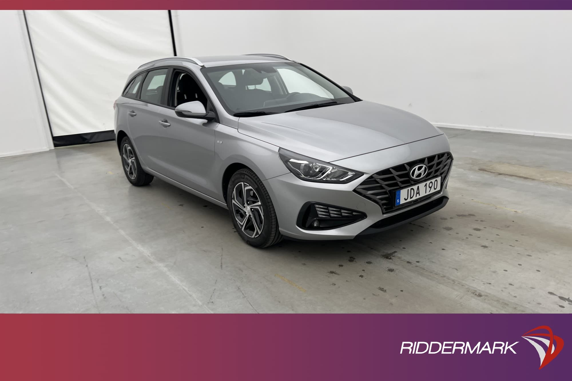Hyundai i30 Kombi 120hk Essential B-kamera CarPlay Rattvärme