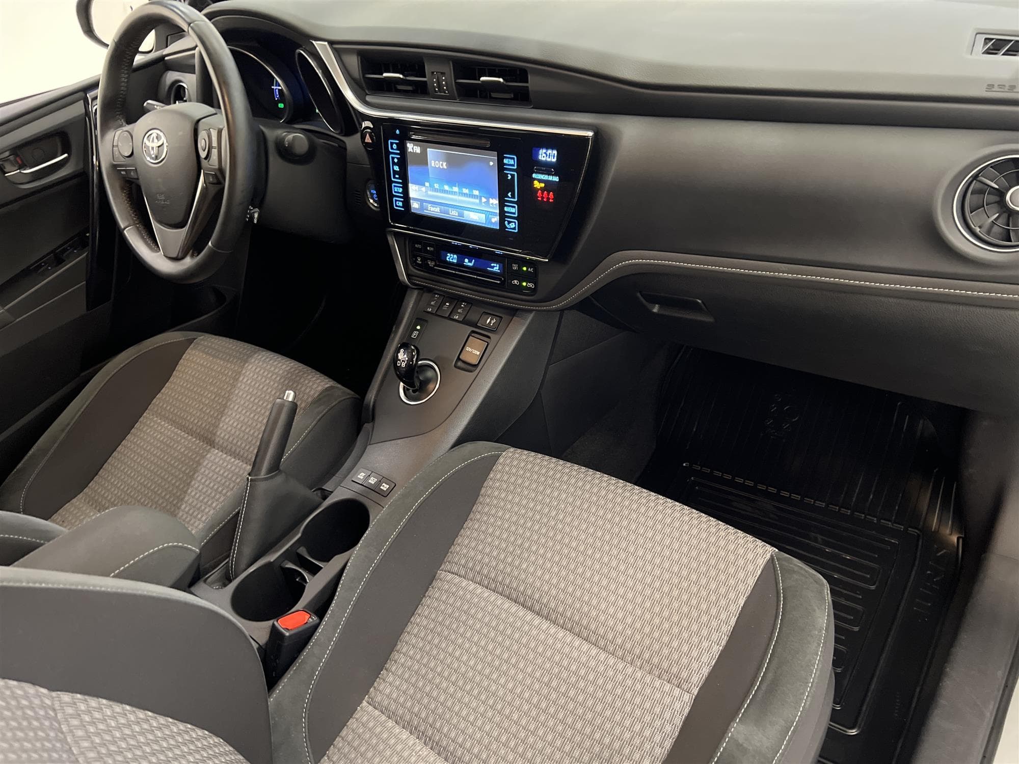Toyota Auris Hybrid e-CVT 136hk B-Kam 360kr Skatt 0,39L/mil