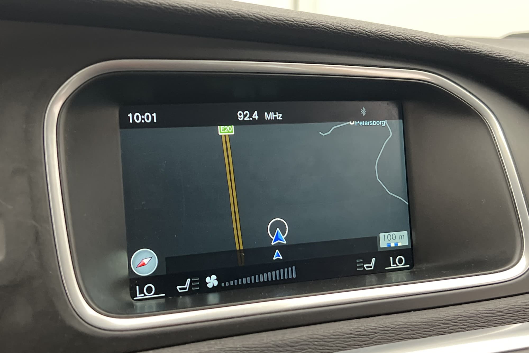 Volvo V40 D2 120hk Momentum P-Värm Navi Sensorer Halvskinn