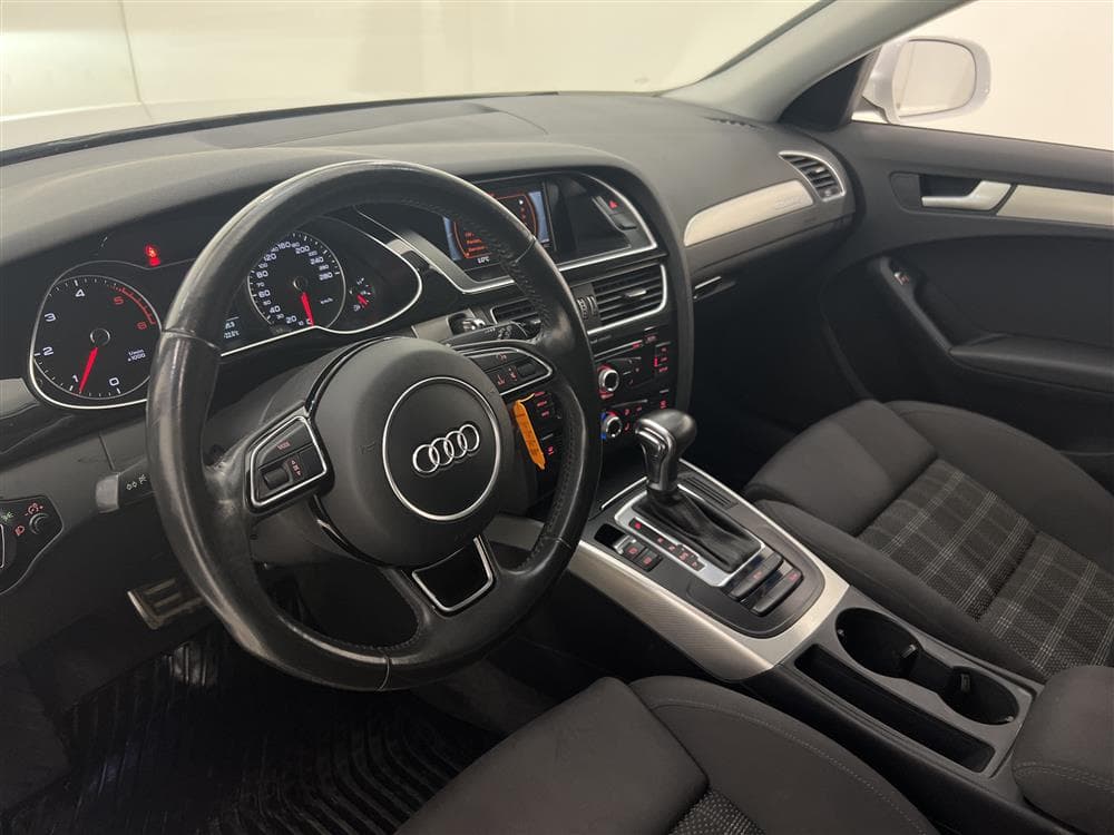 Audi A4 2.0 TDI 190hk Quattro S-Line D-Värm Drag 0,52l/milinteriör