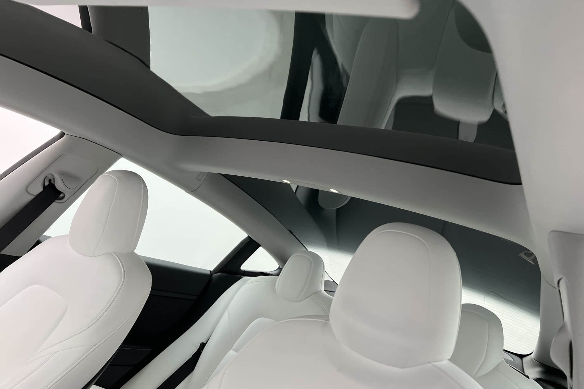 Tesla Model 3 Long Range AWD Svensksåld Ljus interiör Rattvä
