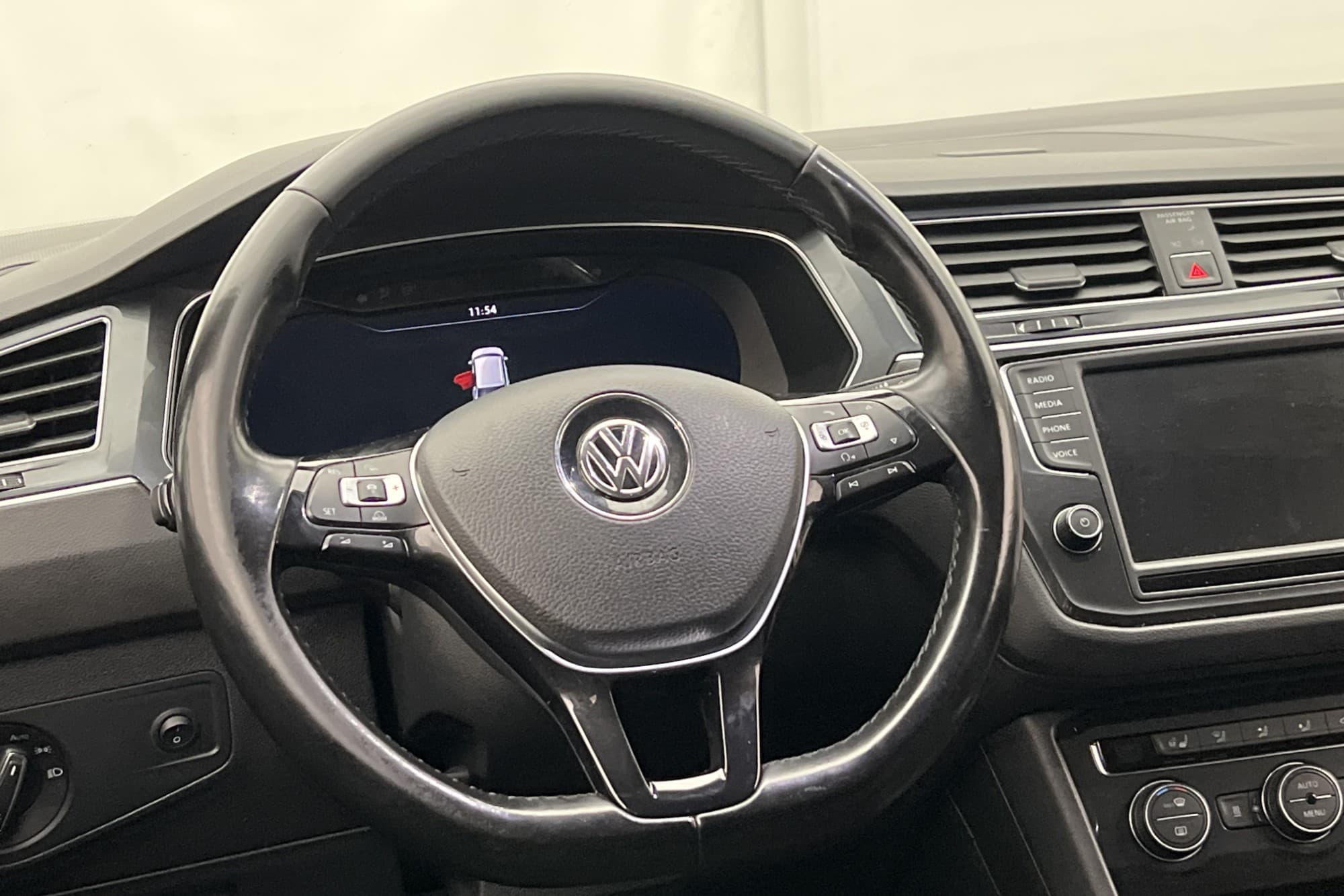 Volkswagen Tiguan 2.0 TDI 4M R-Line Cockpit D-Värmare Kamera