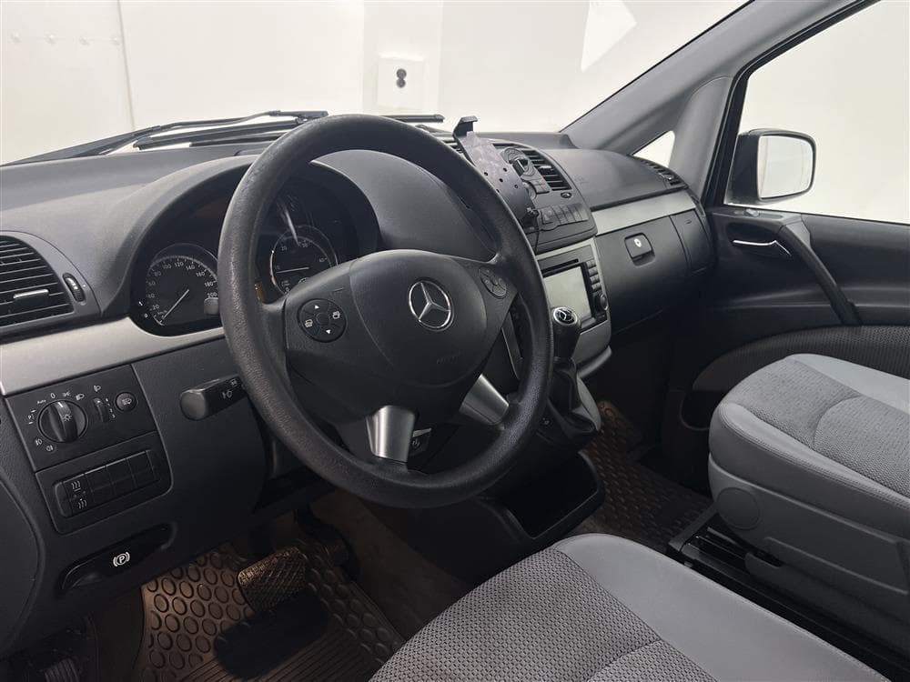 Mercedes-Benz Viano 2.2CDI Aut 163hk Navi Lång Värmare Drag interiör