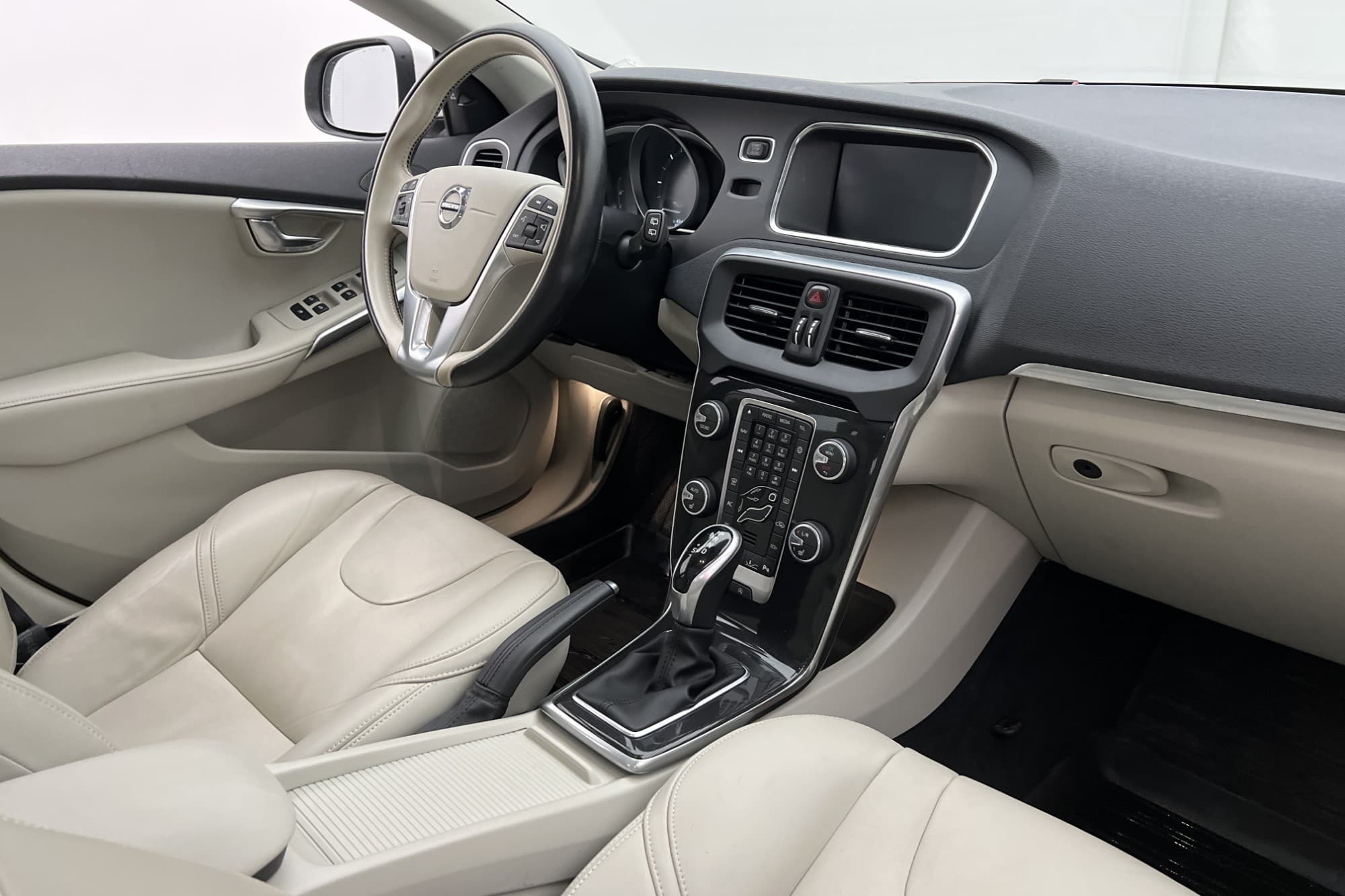 Volvo V40 D2 120hk Navi Pano Värmare BLIS PDC