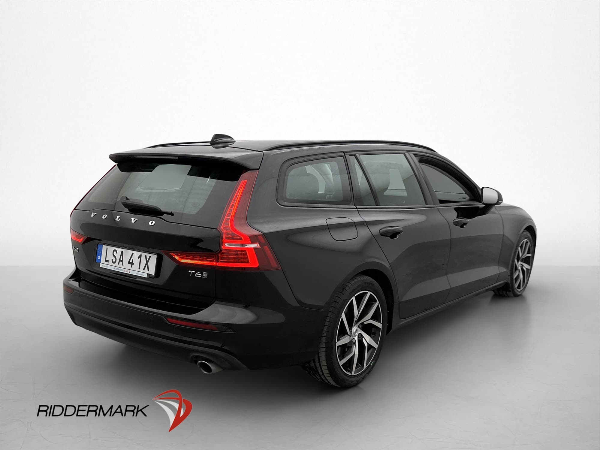 Volvo V60 Recharge T6 AWD Värmare Drag Kamera BLIS MOMS