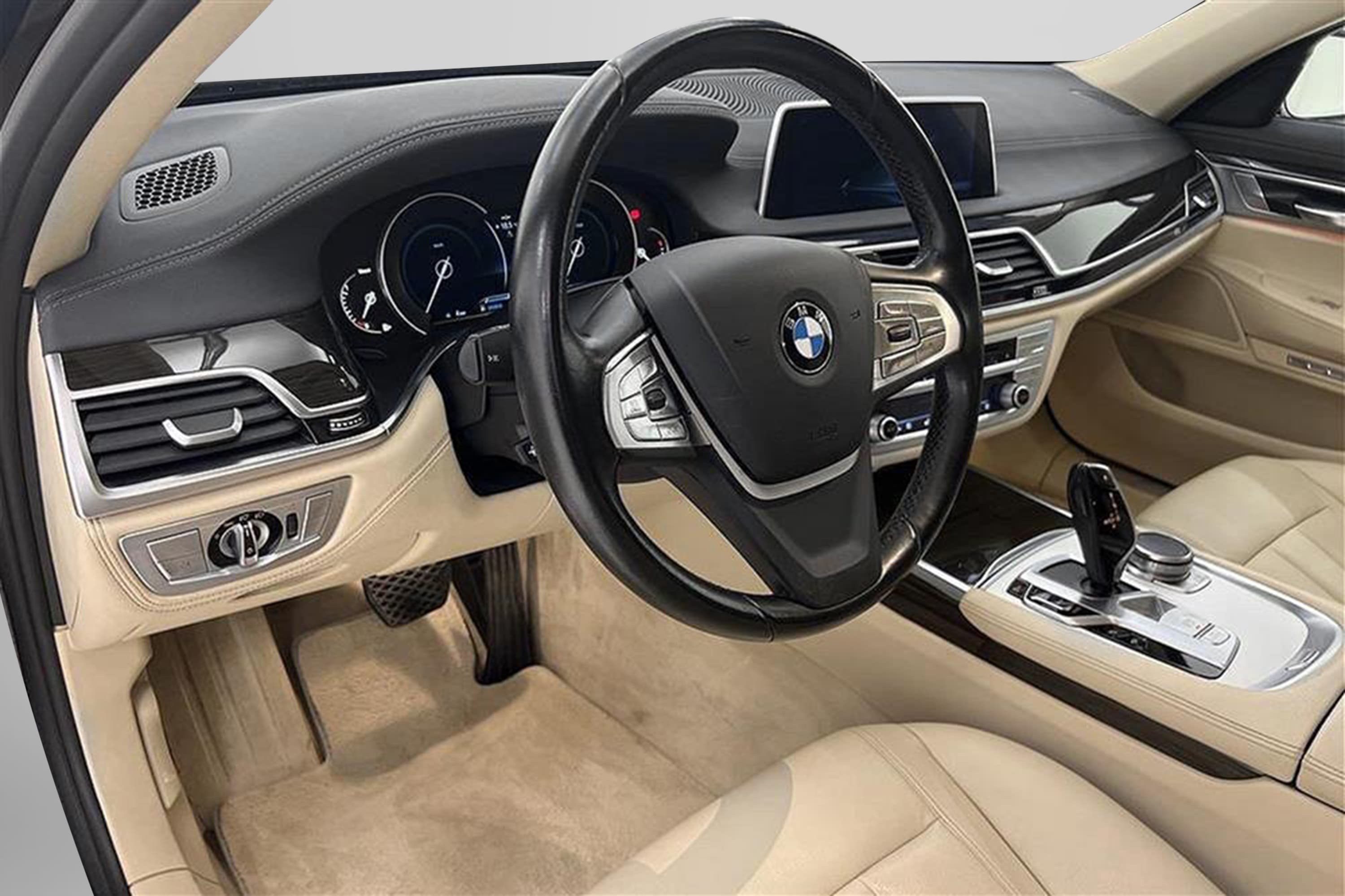 BMW 730d xDrive 265hk D-värm Skinn HiFi Navi Luftfjädringinteriör