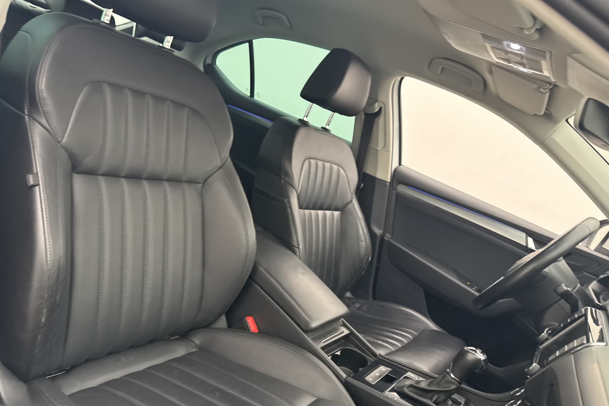 Skoda Superb 2.0 TDI 190hk Business D-Värm Canton Skinn Drag