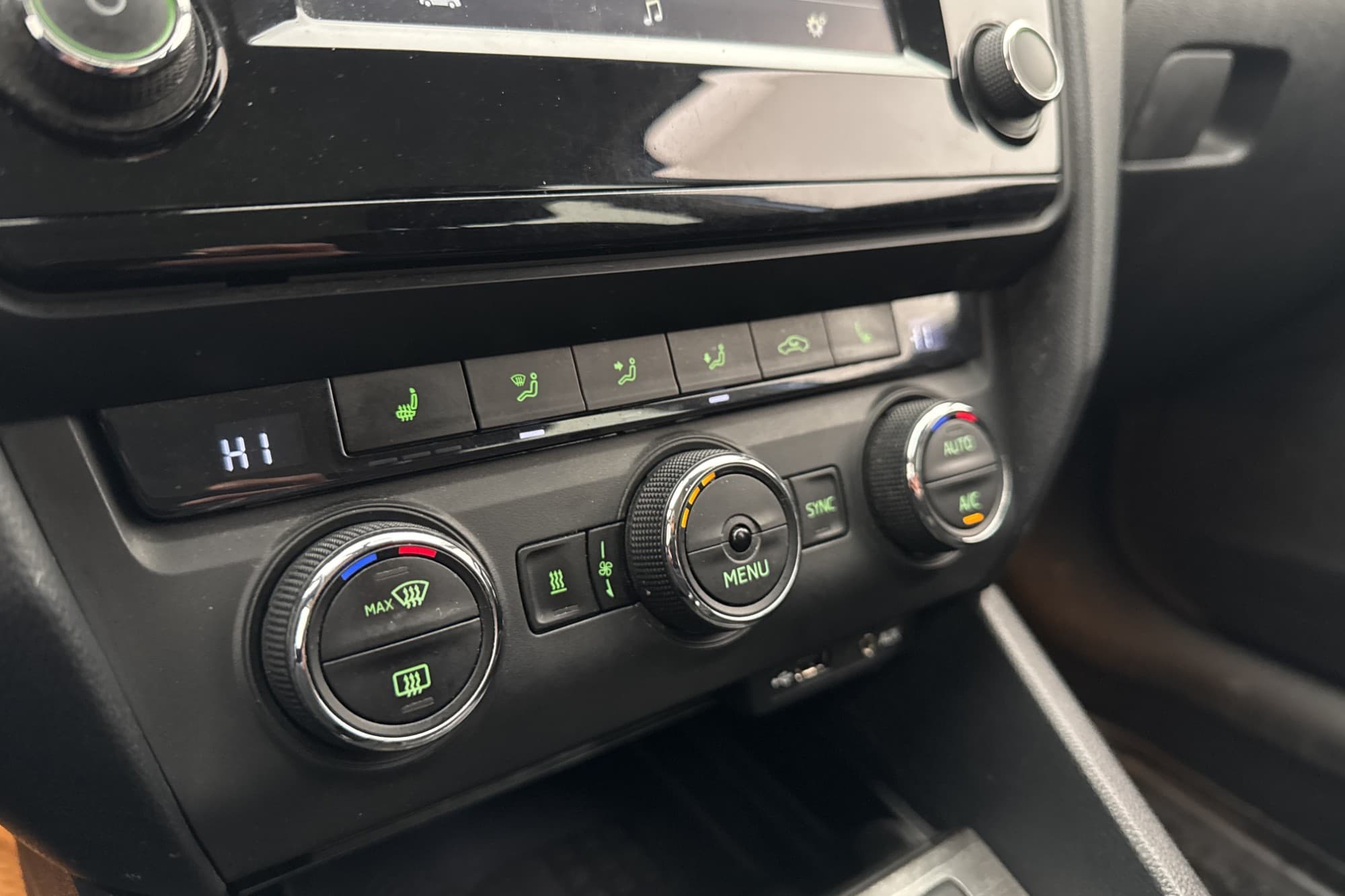 Skoda Octavia Scout TDI 4x4 150hk Värmare Dragkrok Sensorer 