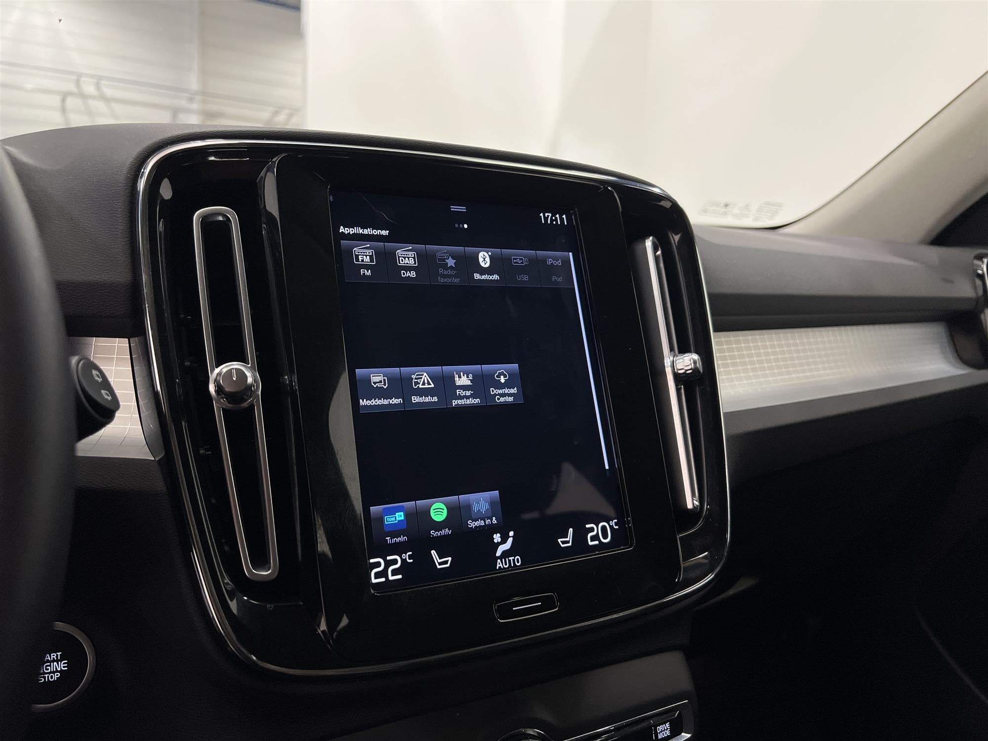 Volvo XC40 T2 129hk Momentum VOC Bränslevärmare Dragkrok