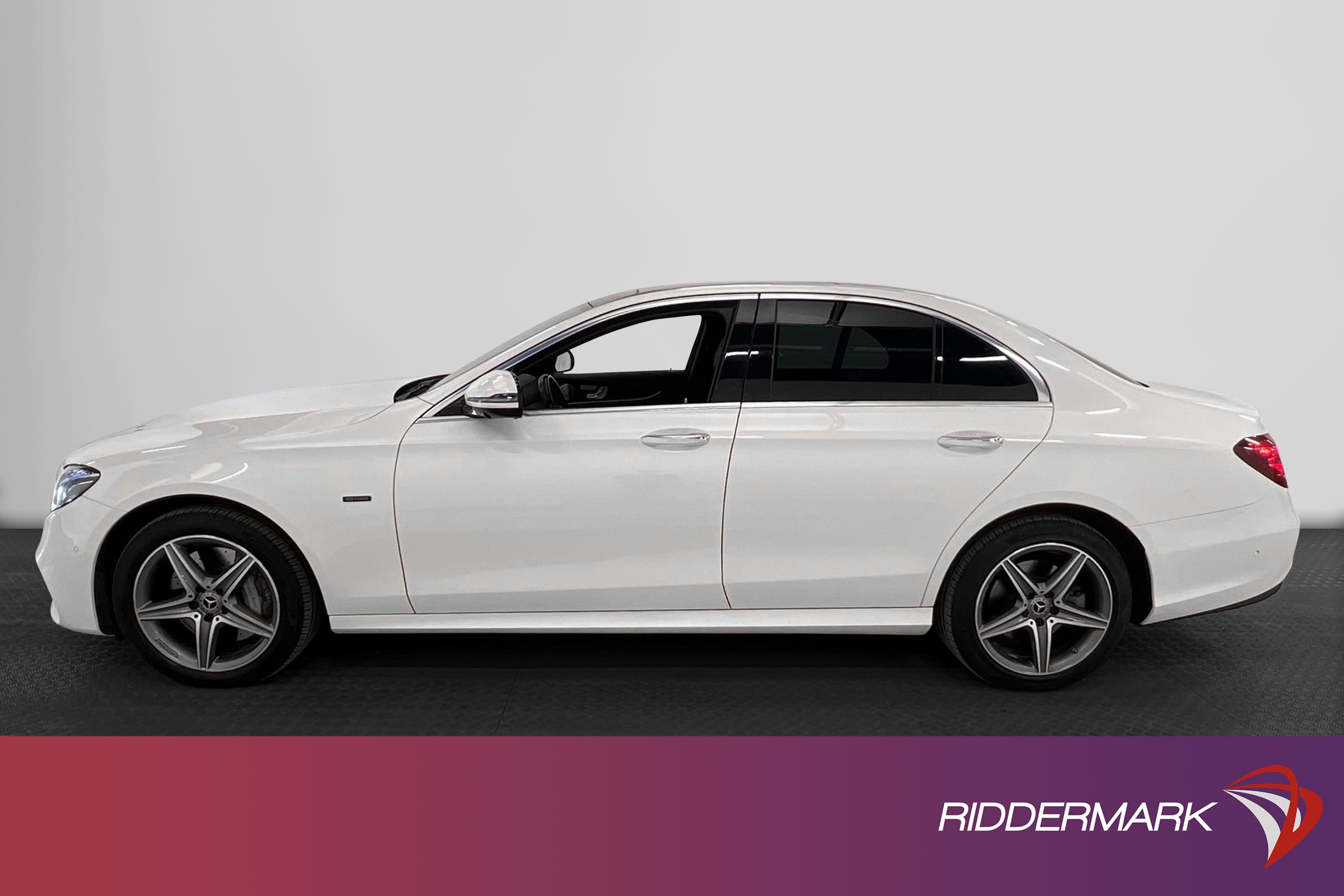 Mercedes-Benz E 300 de Plug-in 306hk AMG Burmester Pano 360*