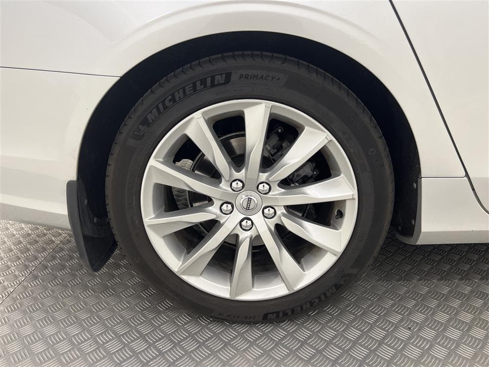 Volvo S90 D4 190hk AWD Momentum D-Värm VOC Navi Drag Blisinteriör