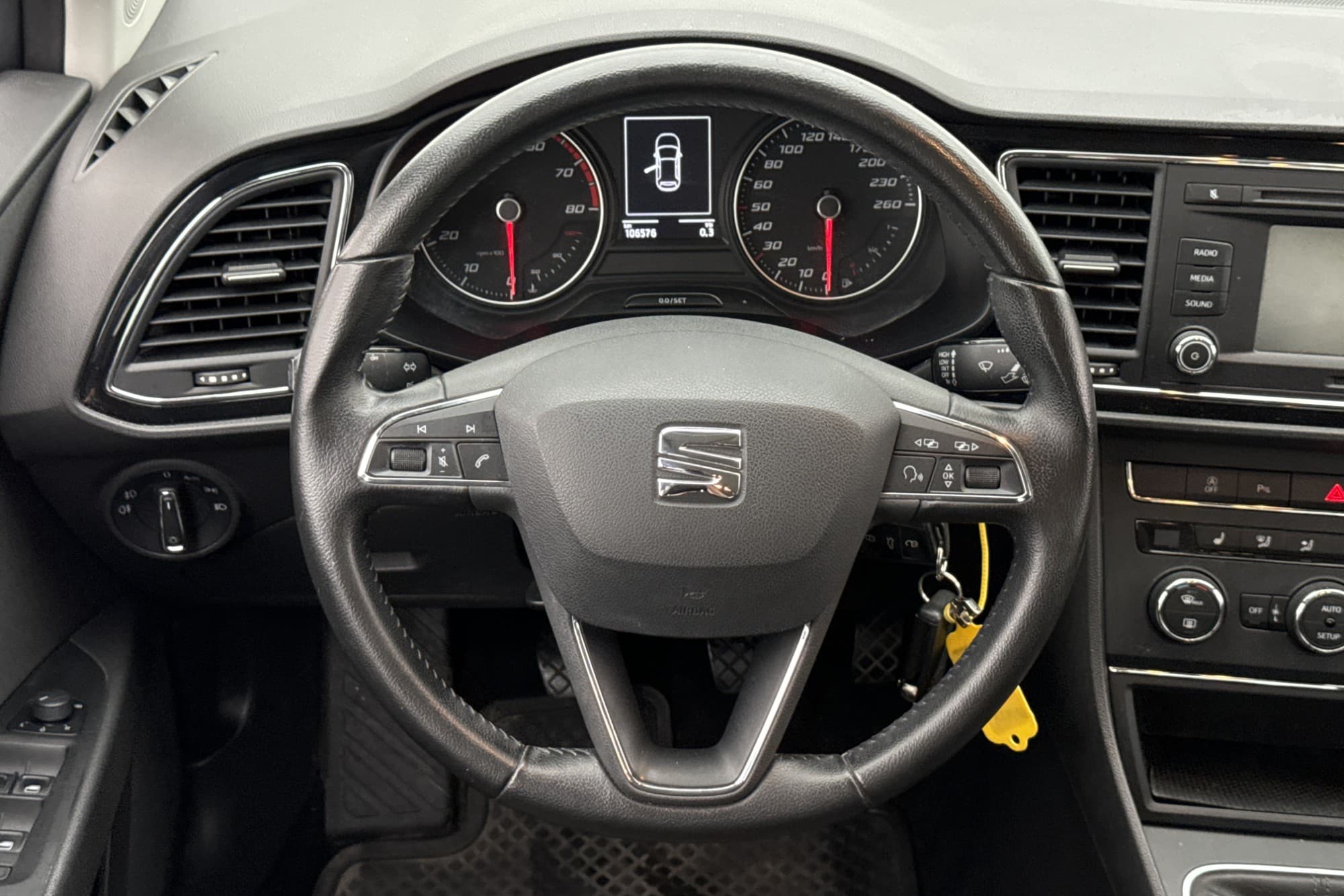 SEAT Leon TSI 110hk Style P-sensorer M&K-värme Farthållare