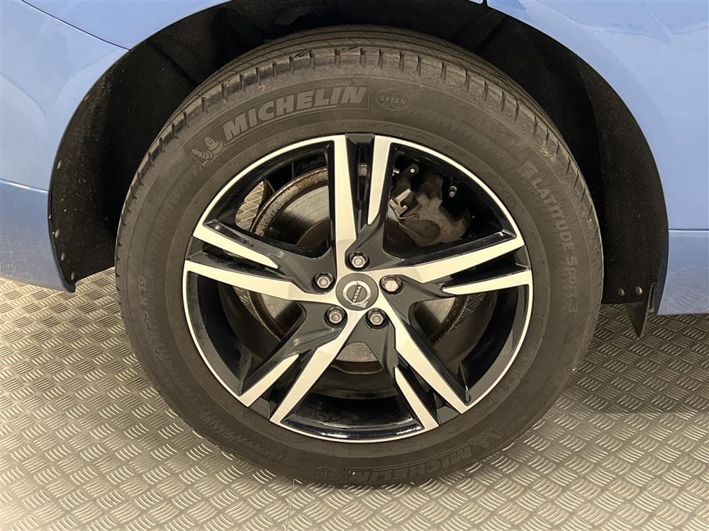 Volvo XC60 D4 AWD R-Design Voc Värmare  Panorama Skinn Naviinteriör