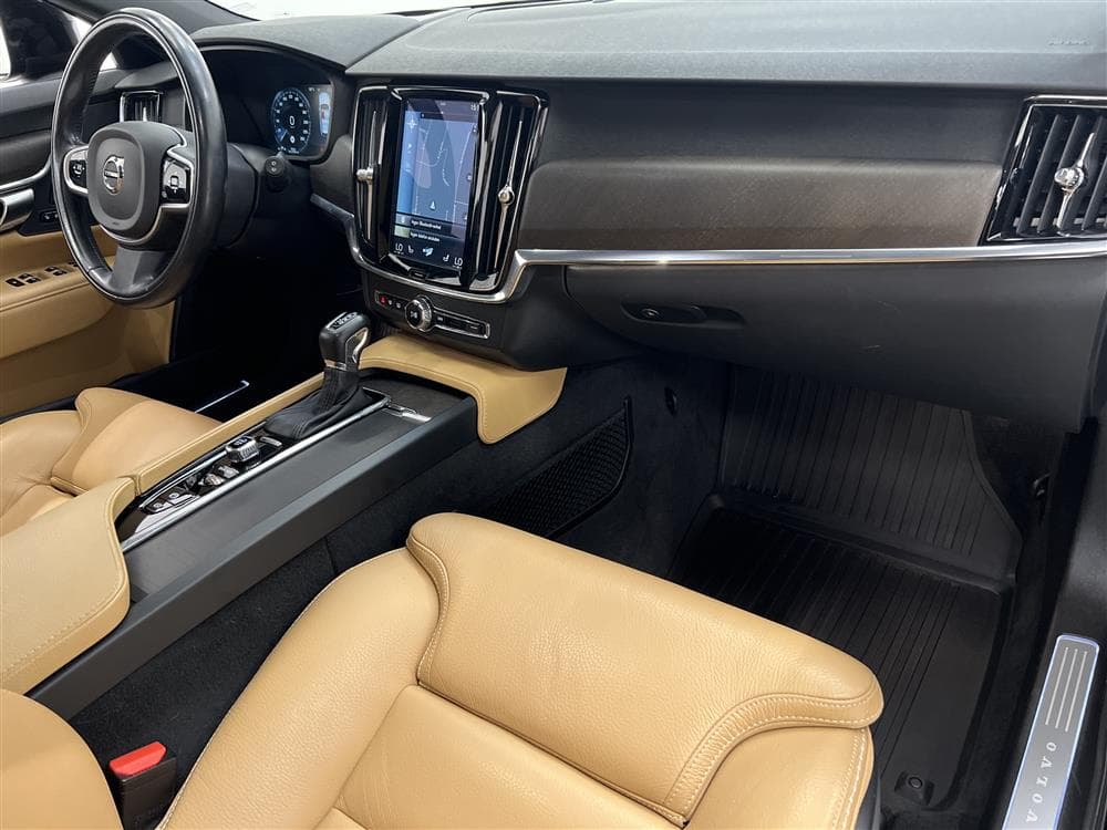 Volvo V90 D4 Cross Country AWD Pro VOC Värmare Navi HUD Drag