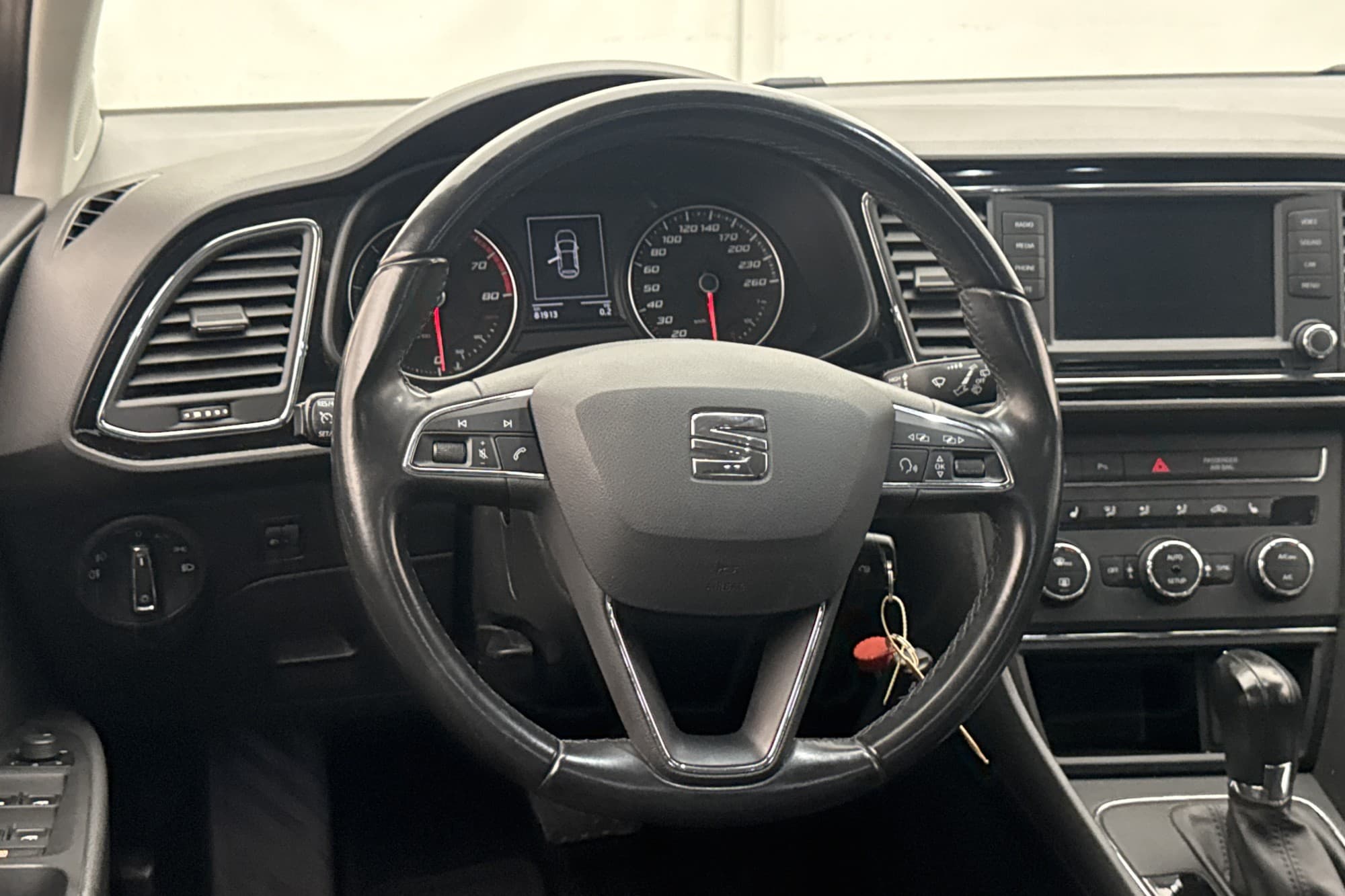 SEAT Leon ST 110hk Style Värmare Dragkrok CarPlay Sensorer